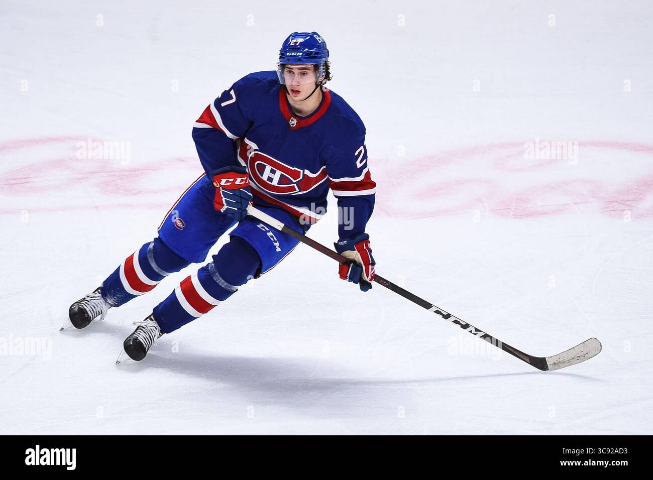 4 marzo 2021: Guardate il difensore dei Montreal Canadiens Alexander Romanov (27) durante la partita dei Winnipeg Jets contro i Montreal Canadiens al Bell Centre di Montreal, Quebec. David Kirouac/CSM(immagine di credito: &Copy; David Kirouac/CSM tramite cavo ZUMA) Foto Stock