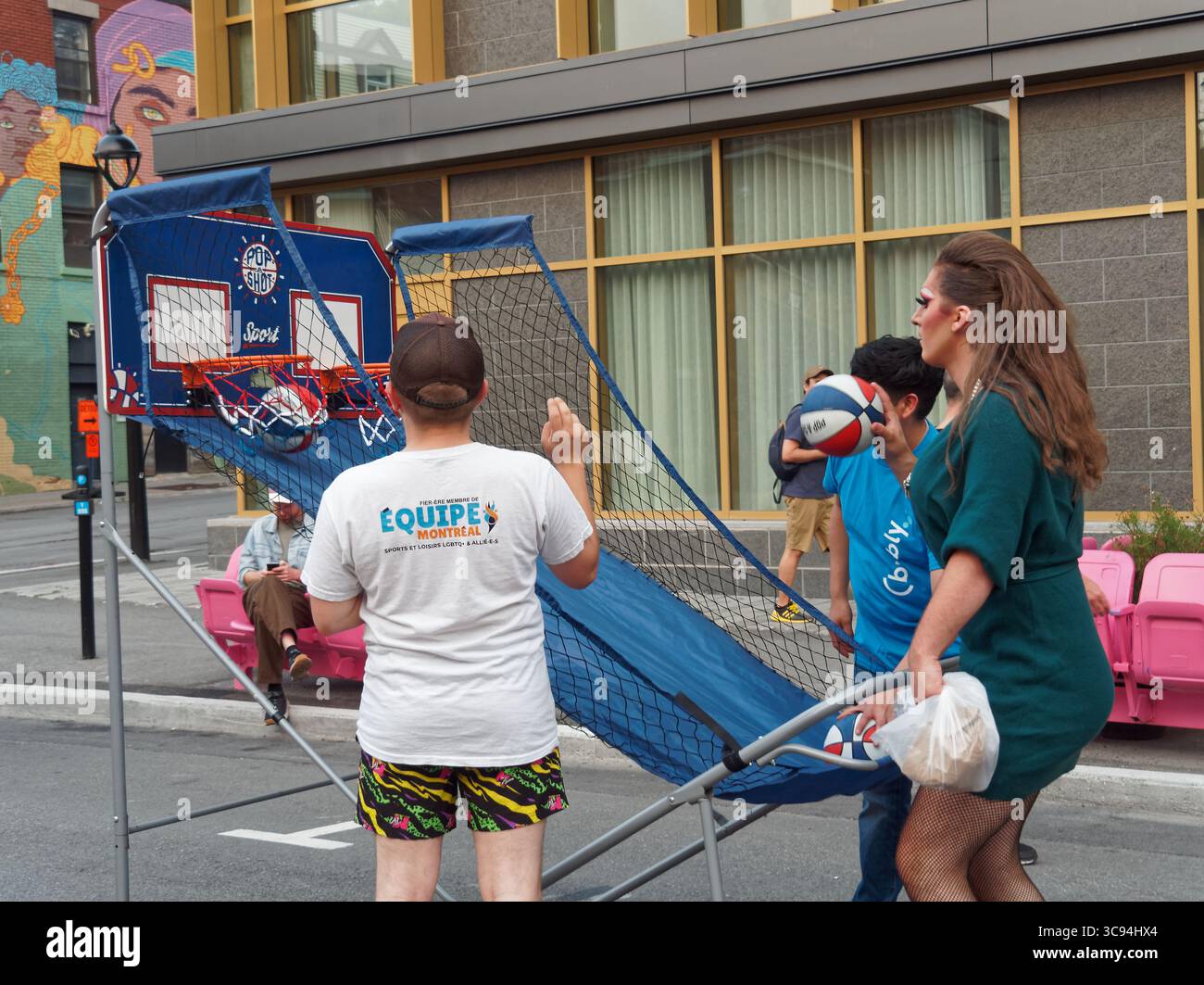 High Heels Obstacle Race, uno degli eventi del Montreal Pride Festival. Montreal, Quebec, Canada Credit; Richard Prudhomme/Alamy Live News Foto Stock