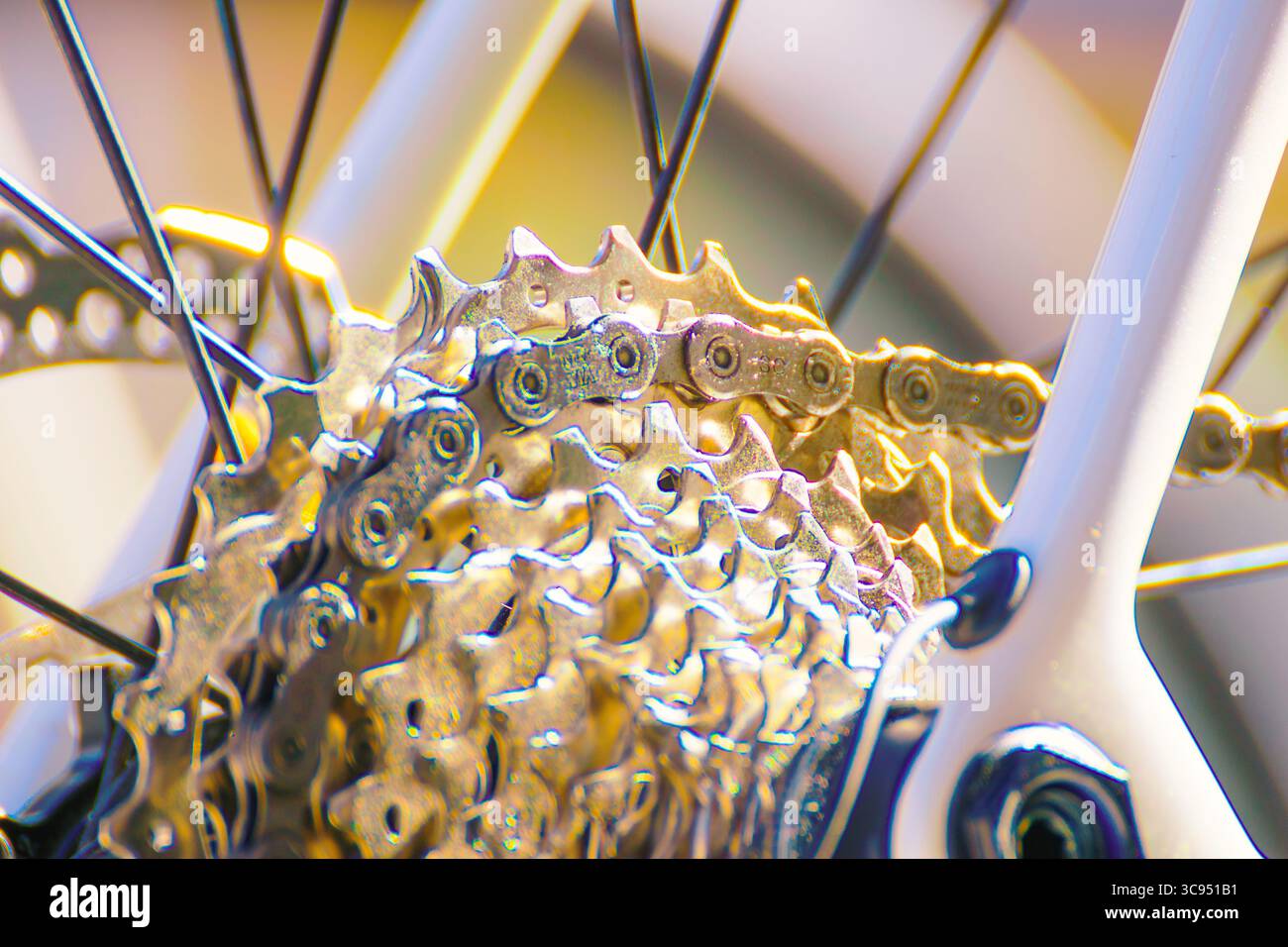 Un'immagine pulita e moderna di una parte della bicicletta. Concepire l'estetica dell'ingegneria di precisione. Foto Stock