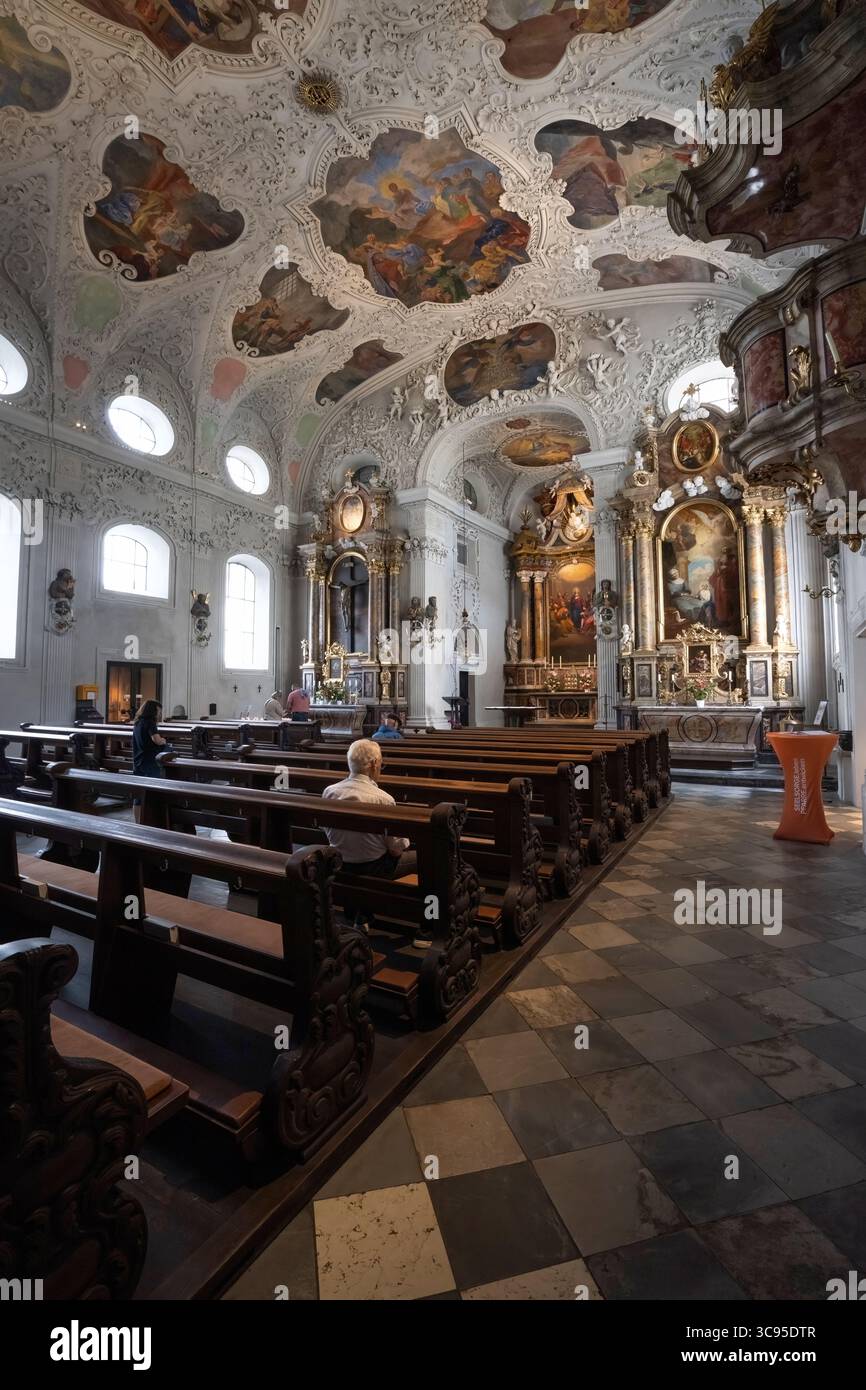 Innsbruck, Austria. 31 luglio 2025. Vista interna della Chiesa dell'ospedale dello Spirito Santo nel centro della città Foto Stock