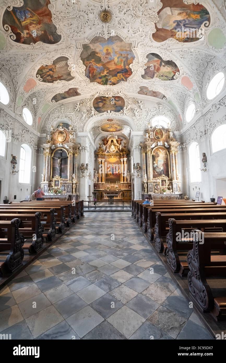 Innsbruck, Austria. 31 luglio 2025. Vista interna della Chiesa dell'ospedale dello Spirito Santo nel centro della città Foto Stock