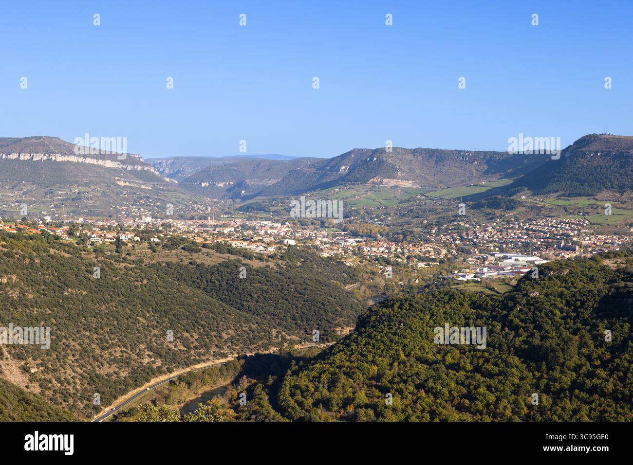 Millau e il fiume Tarn, Aveyron, Occitania, Francia Foto Stock