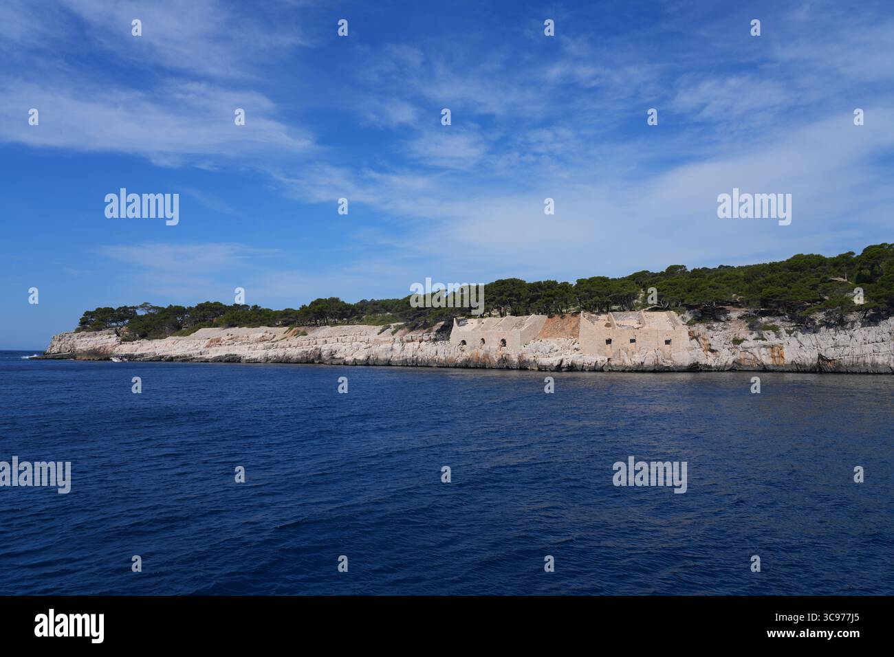 Vista delle Calanques de Cassis, un parco nazionale di scogliere calcaree sul Mar Mediterraneo vicino a Marsiglia, Francia Foto Stock