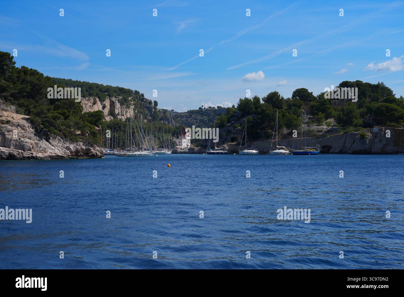 Vista delle Calanques de Cassis, un parco nazionale di scogliere calcaree sul Mar Mediterraneo vicino a Marsiglia, Francia Foto Stock