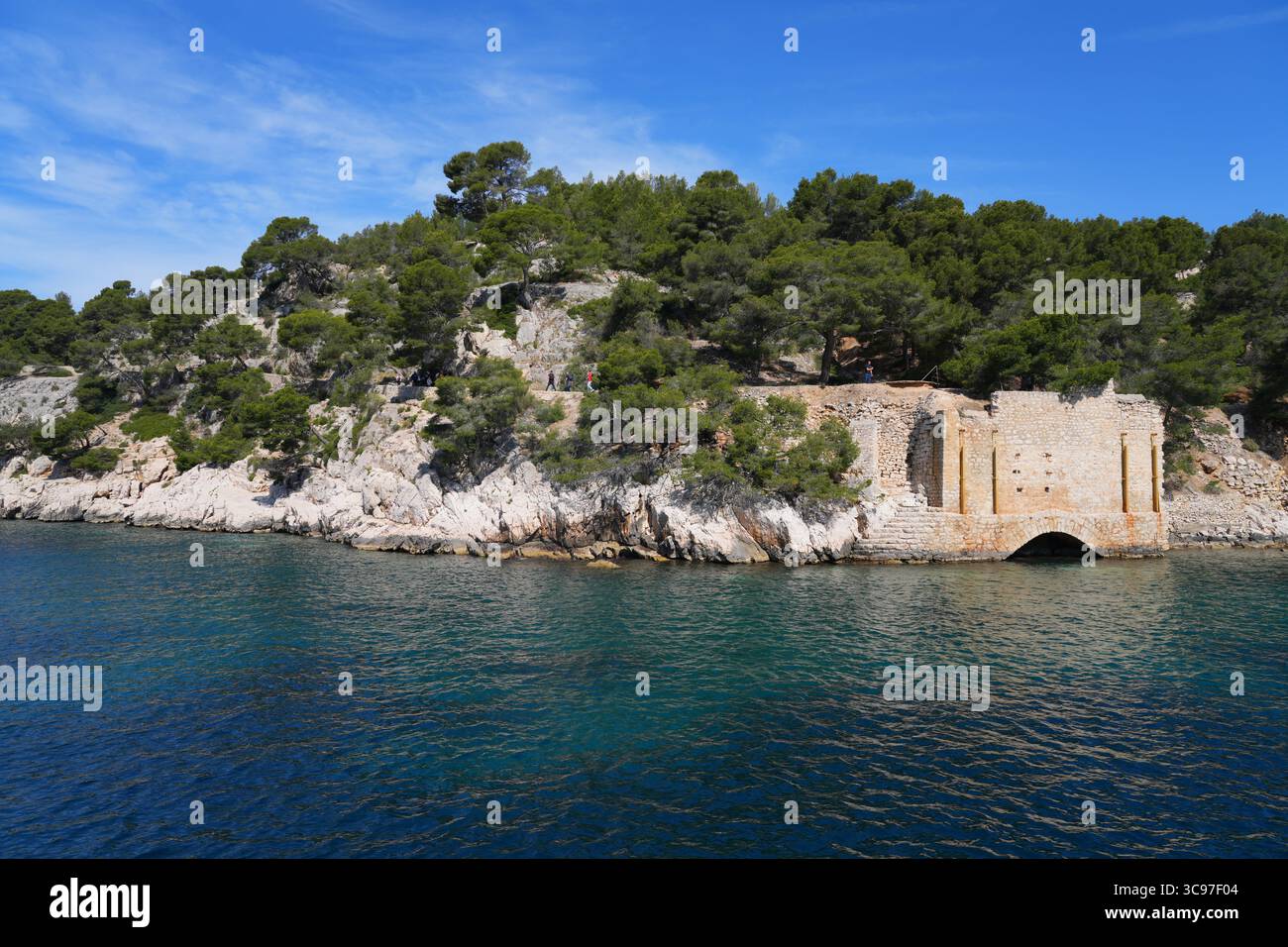 Vista delle Calanques de Cassis, un parco nazionale di scogliere calcaree sul Mar Mediterraneo vicino a Marsiglia, Francia Foto Stock