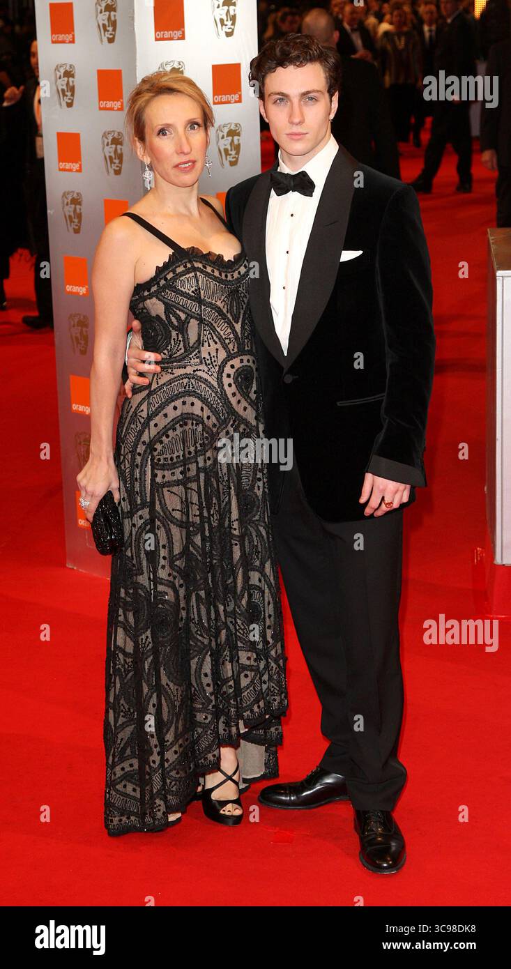 Sam Taylor-Wood e Aaron Johnson agli Orange British Academy Film Awards (BAFTA) di Londra - 21 febbraio 2010 Foto Stock