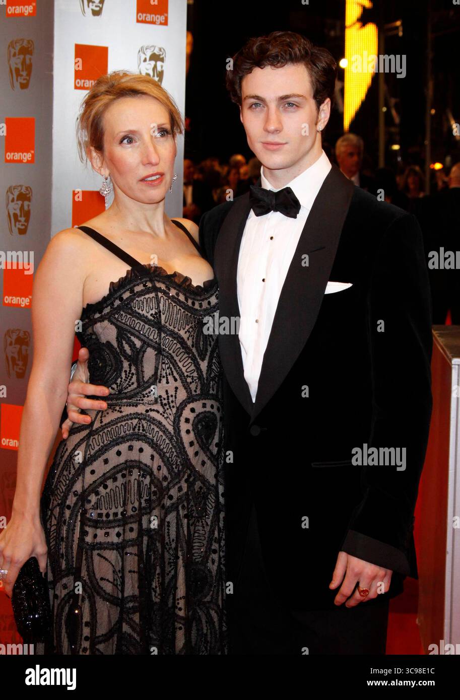 Sam Taylor-Wood e Aaron Johnson agli Orange British Academy Film Awards (BAFTA) di Londra - 21 febbraio 2010 Foto Stock