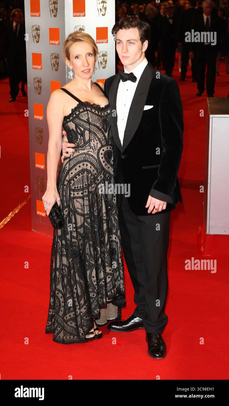 Sam Taylor Wood e Aaron Johnson agli Orange British Academy Film Awards (BAFTA) di Londra - 21 febbraio 2010 Foto Stock