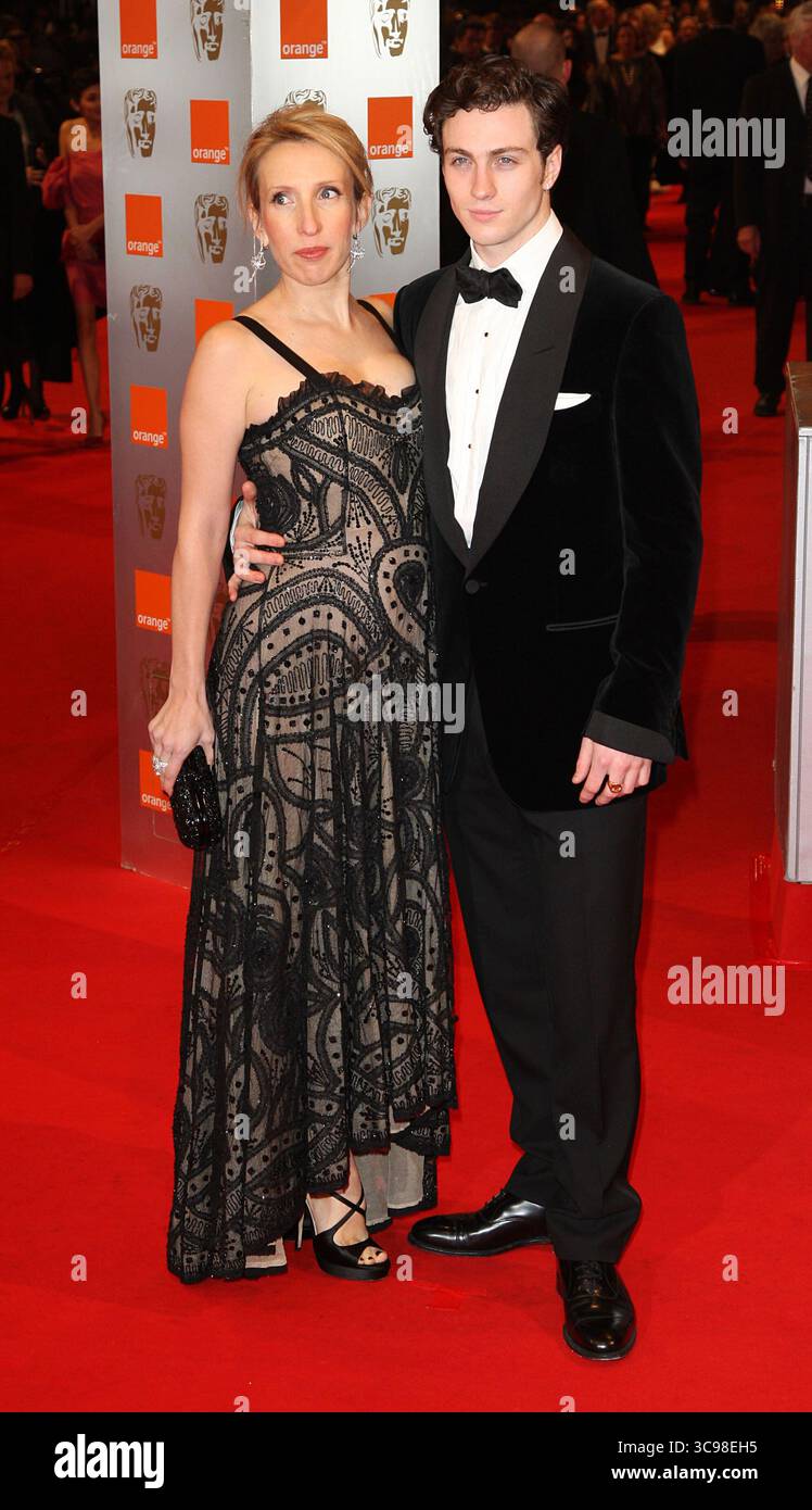 Sam Taylor Wood e Aaron Johnson agli Orange British Academy Film Awards (BAFTA) di Londra - 21 febbraio 2010 Foto Stock