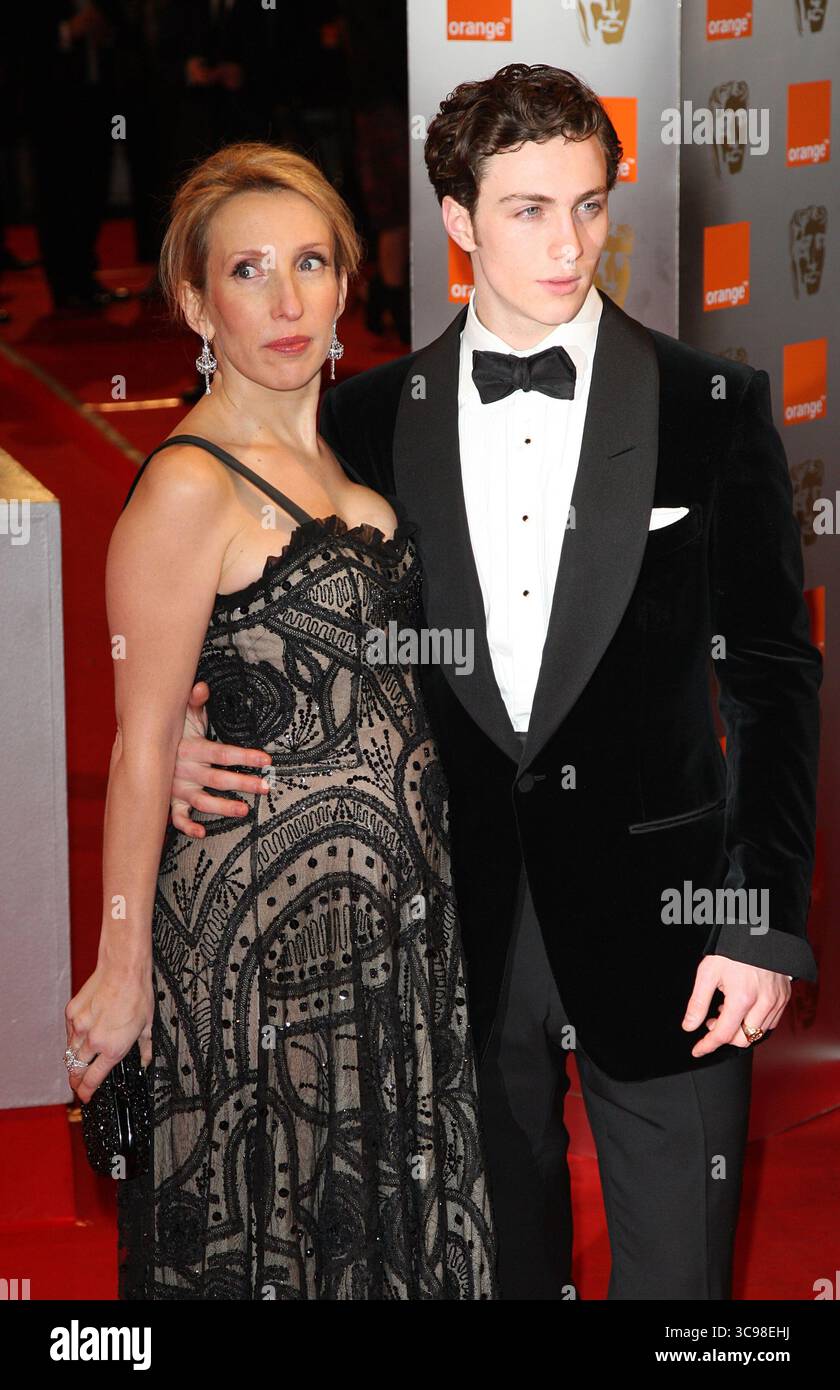 Sam Taylor Wood e Aaron Johnson agli Orange British Academy Film Awards (BAFTA) di Londra - 21 febbraio 2010 Foto Stock