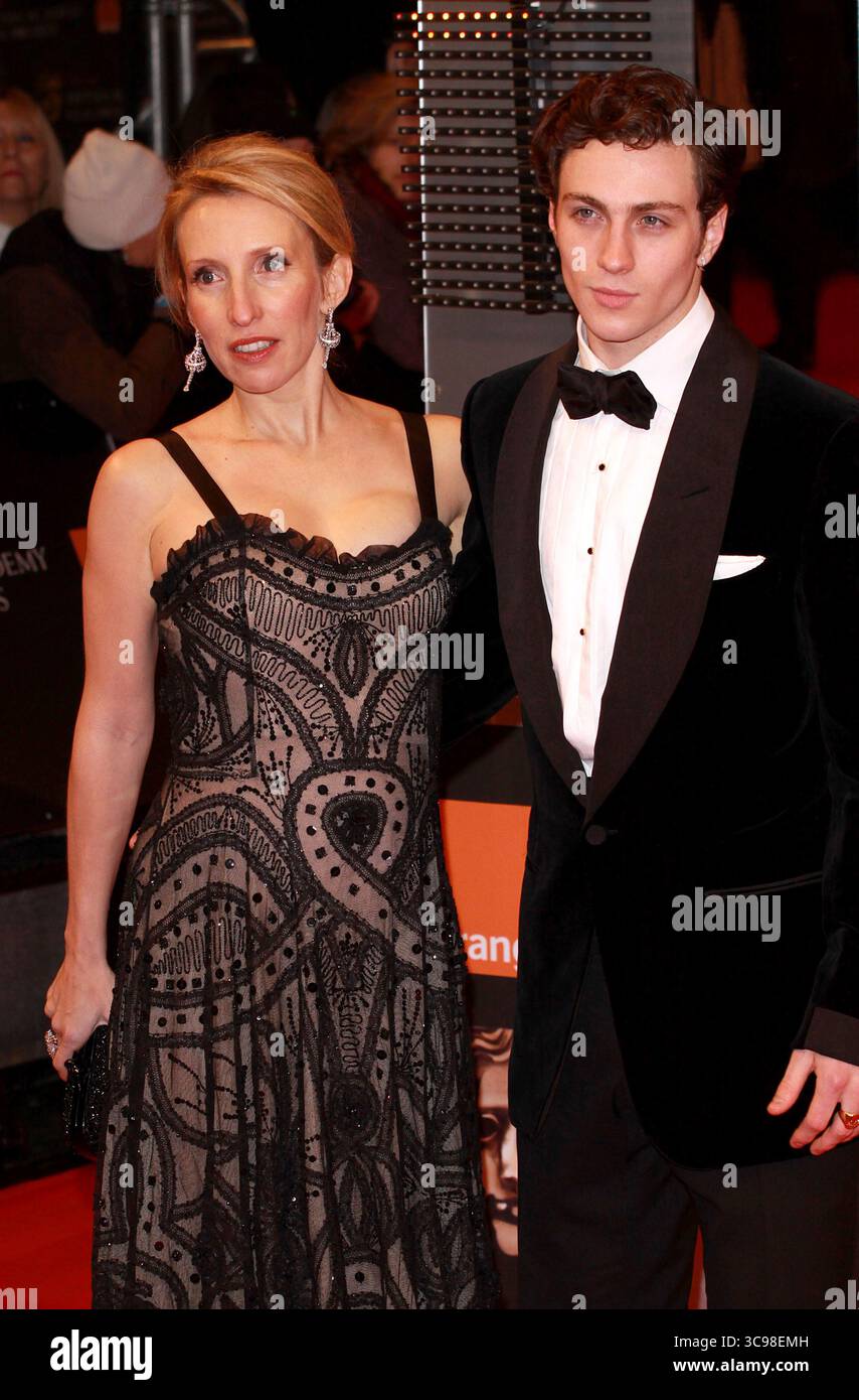Sam Taylor-Wood e Aaron Johnson agli Orange British Academy Film Awards (BAFTA) di Londra - 21 febbraio 2010 Foto Stock