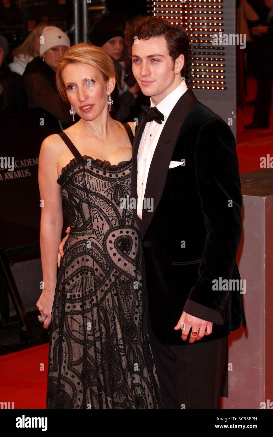 Sam Taylor-Wood e Aaron Johnson agli Orange British Academy Film Awards (BAFTA) di Londra - 21 febbraio 2010 Foto Stock