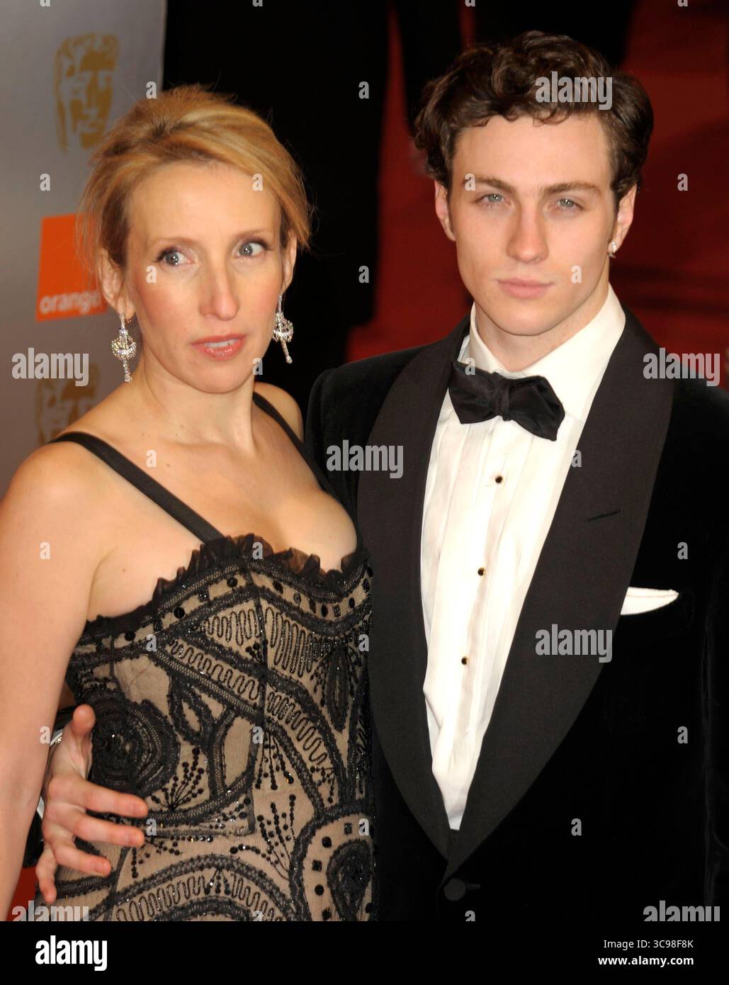 Sam Taylor-Wood e Aaron Johnson agli Orange British Academy Film Awards (BAFTA) di Londra - 21 febbraio 2010 Foto Stock