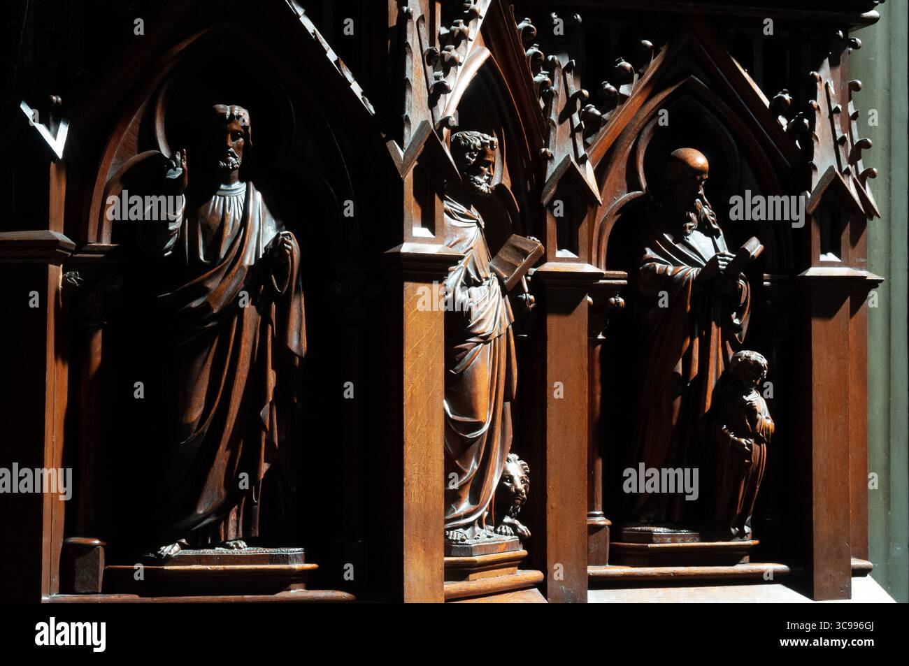 Figure in legno di profeti nella cattedrale di Saint Sauveur. AIX-en-Provence. Francia Foto Stock