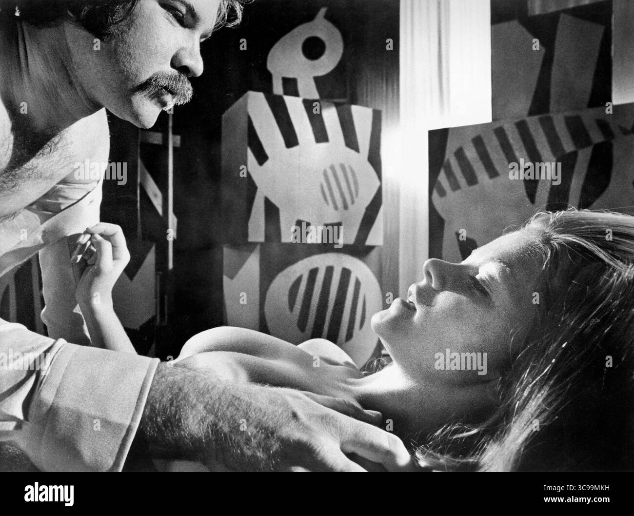 USA: Floyd Mutrux, Susanne Benton, sul set del film, ''Cover me Babe' (titolo provvisorio: Run Shadow Run), 20th Century-Fox, 1970 (Credit Image: © JT Vintage/Glasshouse via ZUMA Press Wire) Foto Stock