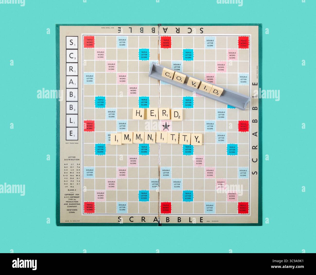 Leopoli, Ucraina, giugno 2021. Tabellone di gioco Scrabble. Un classico gioco americano. Giochi da tavolo e intrattenimento per tutta la famiglia. Foto di alta qualità Foto Stock