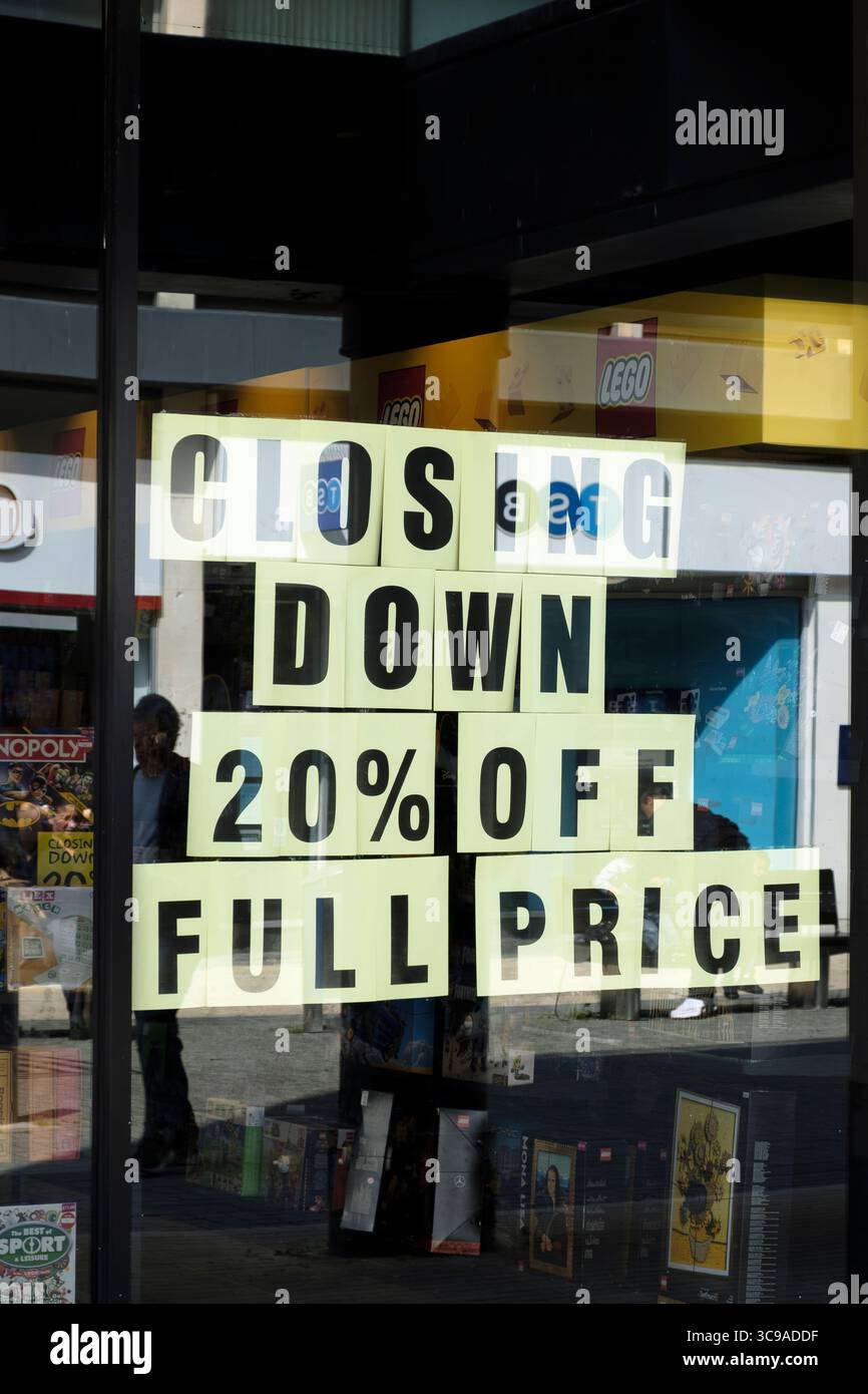 Bristol, Regno Unito. 5 agosto 2025. Il rivenditore di videogame per PC e console chiuderà il suo negozio nel quartiere commerciale Broadmead di Bristol. La vendita di chiusura è iniziata e il negozio chiuderà definitivamente il 25 settembre Crediti: JMF News/Alamy Live News Foto Stock