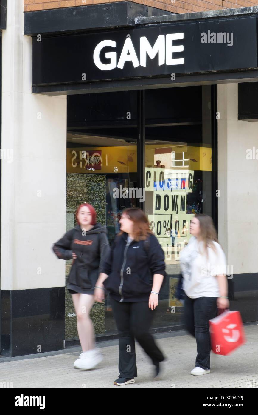 Bristol, Regno Unito. 5 agosto 2025. Il rivenditore di videogame per PC e console chiuderà il suo negozio nel quartiere commerciale Broadmead di Bristol. La vendita di chiusura è iniziata e il negozio chiuderà definitivamente il 25 settembre Crediti: JMF News/Alamy Live News Foto Stock