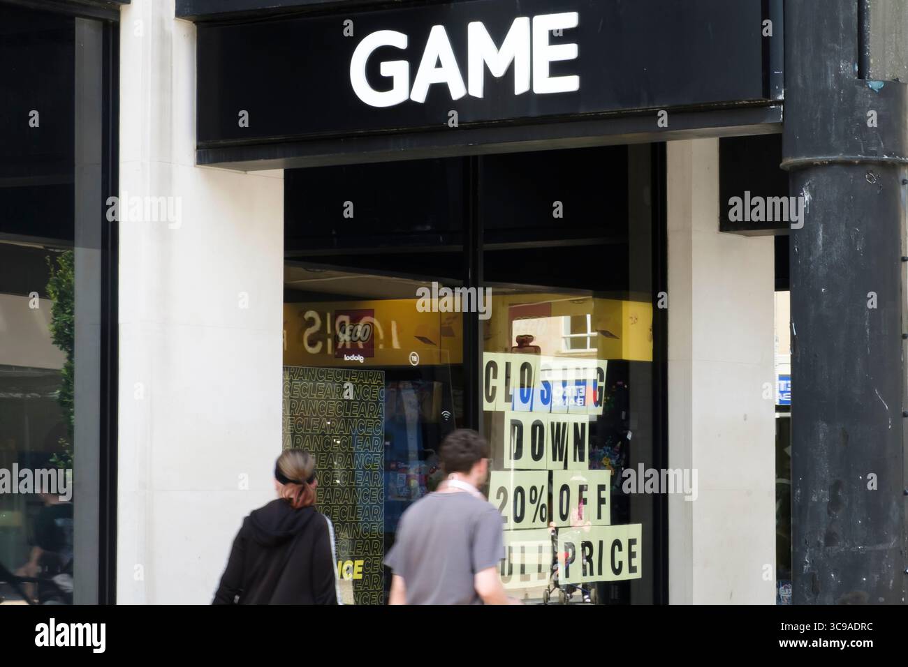 Bristol, Regno Unito. 5 agosto 2025. Il rivenditore di videogame per PC e console chiuderà il suo negozio nel quartiere commerciale Broadmead di Bristol. La vendita di chiusura è iniziata e il negozio chiuderà definitivamente il 25 settembre Crediti: JMF News/Alamy Live News Foto Stock