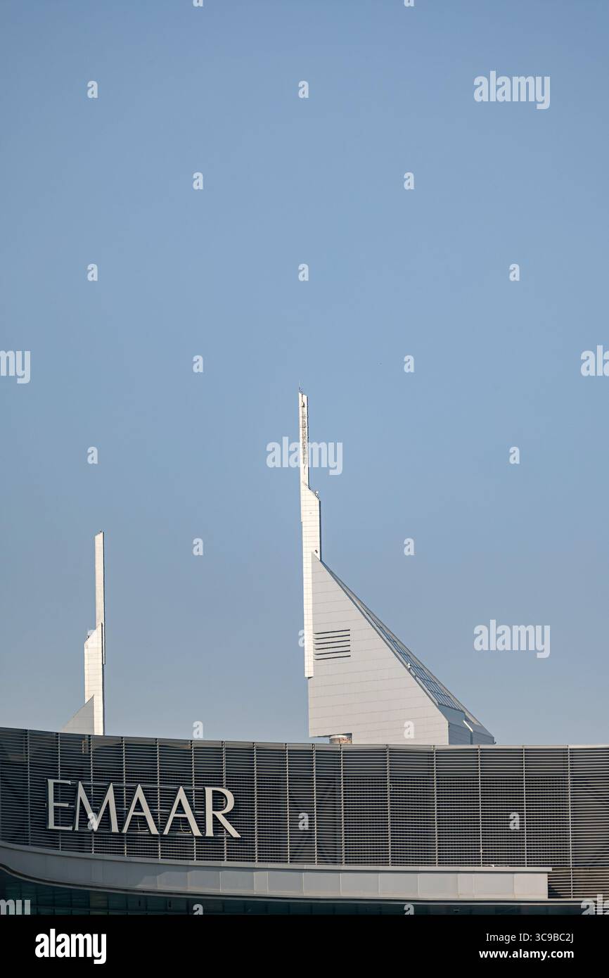 Logo Emaar Properties sull'edificio. Dubai, Emirati Arabi Uniti - 1 novembre 2023 Foto Stock