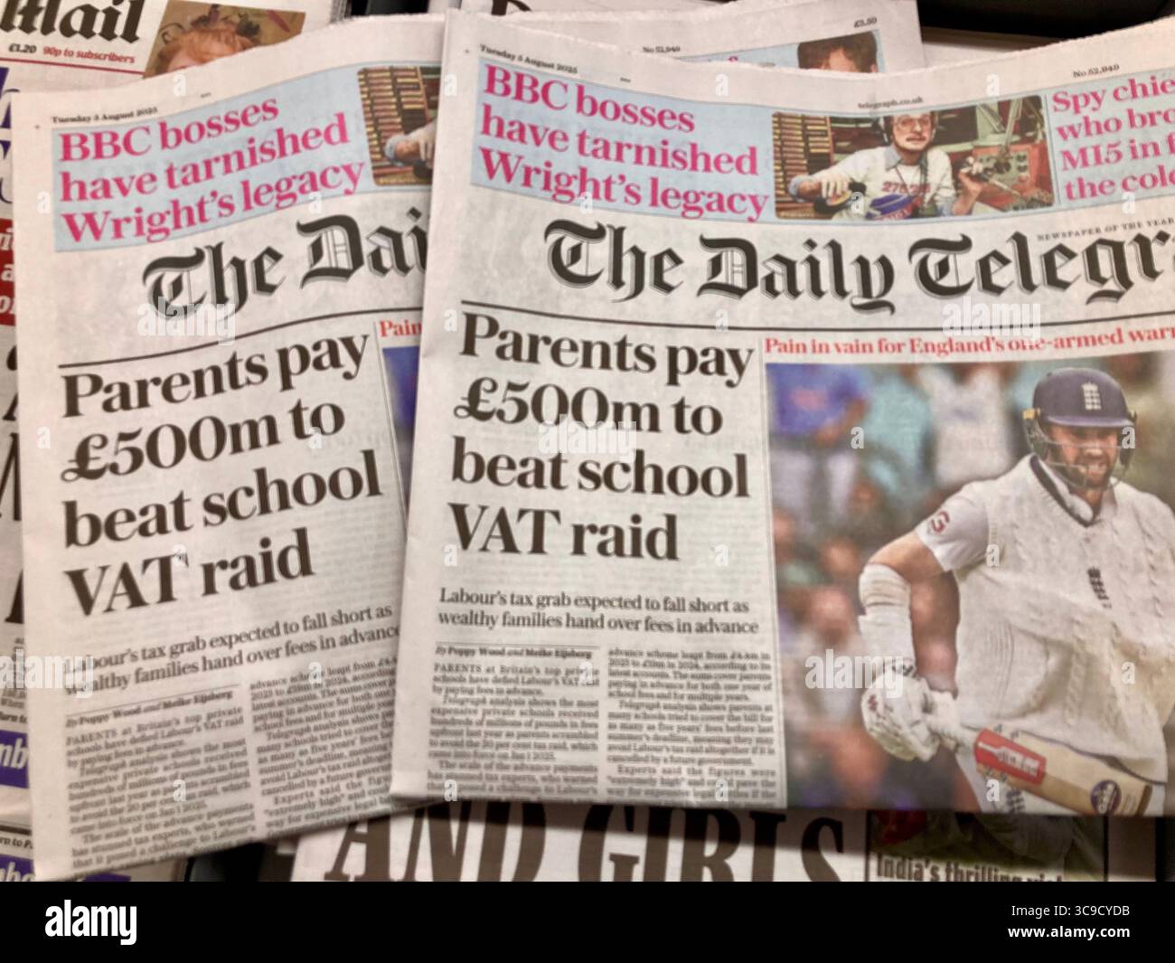 Un giornale britannico riporta che i genitori delle migliori scuole private britanniche hanno sfidato l'attacco IVA dei laburisti pagando in anticipo le tasse Foto Stock