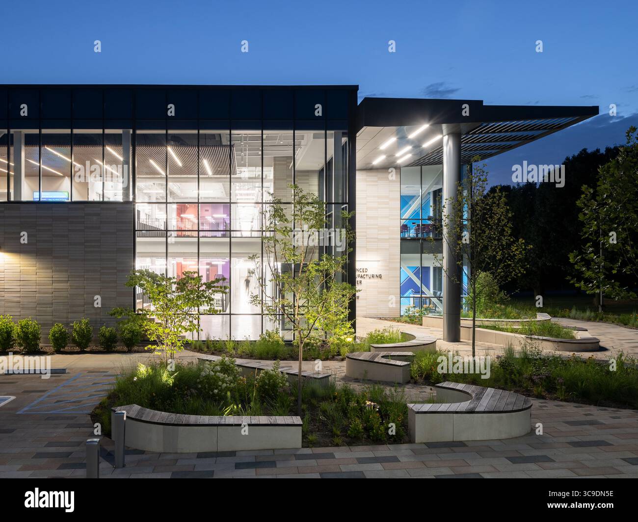 STLCC Florissant Valley Advanced Manufacturing Center, sede: Ferguson MO, architetto: JEMA, architetto paesaggista: DG2 Foto Stock