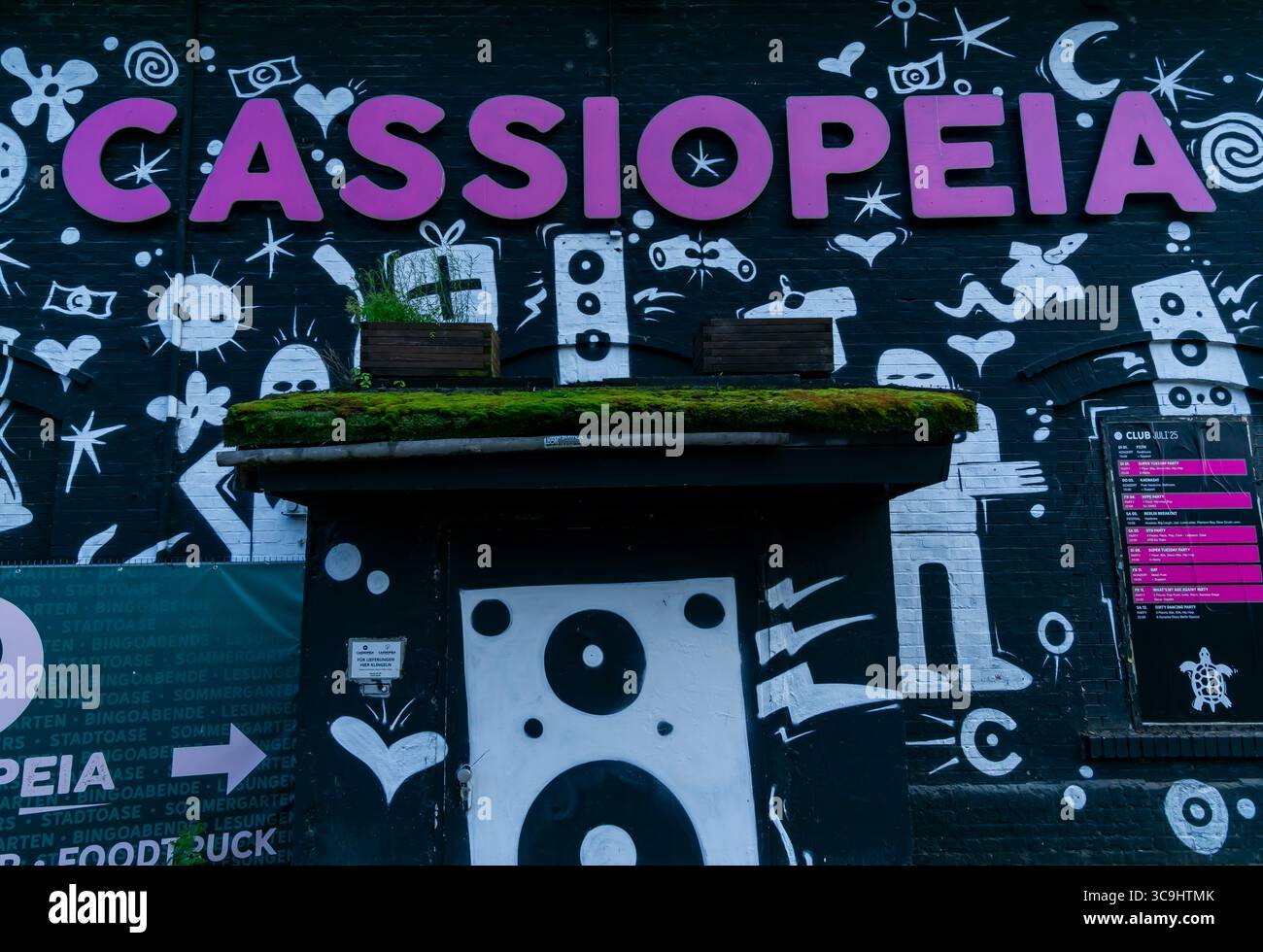 Primo piano del logo del club Cassiopeia nel quartiere Friedrichshain di Berlino, locali notturni e locali musicali. Foto Stock