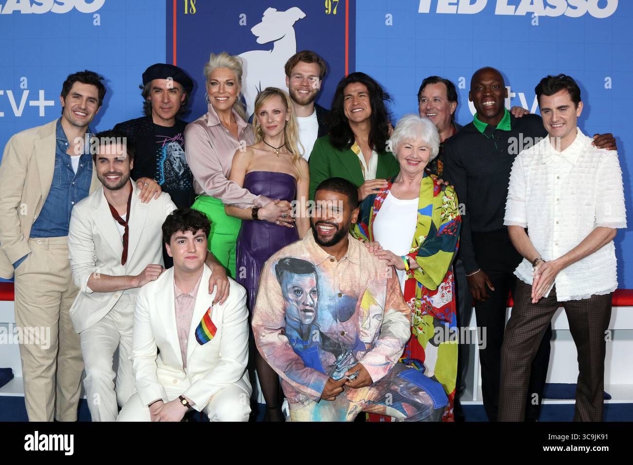 10 giugno 2023, North Hollywood, CA, Stati Uniti: LOS ANGELES - JUN 10: Phil Dunster, Stephen Manas, James Lance, Charlie Hiscock, Hannah Waddingham, tempio di Giunone, David Elsendoorn, Kola Bokinni, Cristo FernaÌ ndez, Annette Badland, Jeremy Swift, Moe Jeudy-Lamour, Billy Harris all'evento FYC della Apple+ TV Ted Lasson stagione 3 al Saban Media Center il 10 giugno 2023 a North Hollywood, CA (Credit Image: © Kathy Hutchins via ZUMA Press Wire) Foto Stock