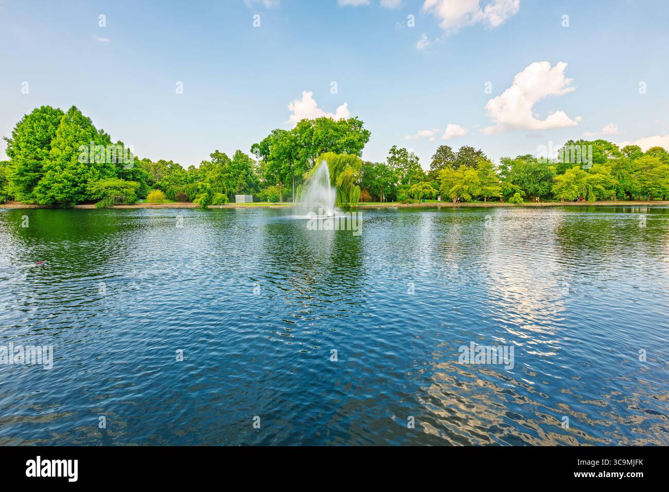 Il lago Watauga, il grande stagno e una delle attrazioni centrali del Centennial Park nel centro di Nashville, Tennessee. Foto Stock