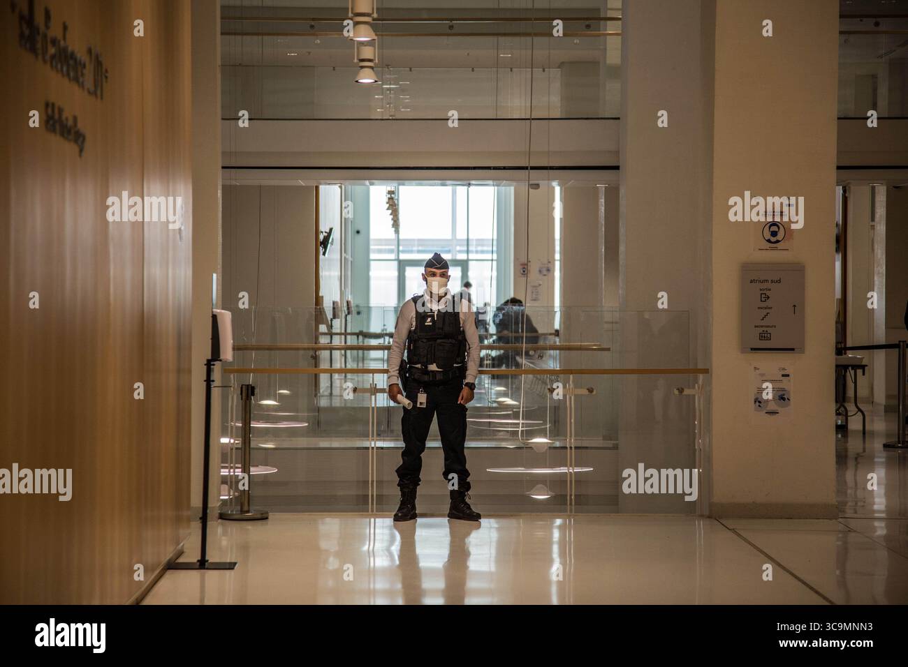 8 dicembre 2020, Parigi, Ile-de-France (regione, Francia: L'ex presidente della Repubblica francese, Nicolas Sarkozy, durante il suo processo durante il quale viene processato per corruzione e influenza vendicativa. (Immagine di credito: © Sadak Souici/ZUMA Press Wire) Foto Stock