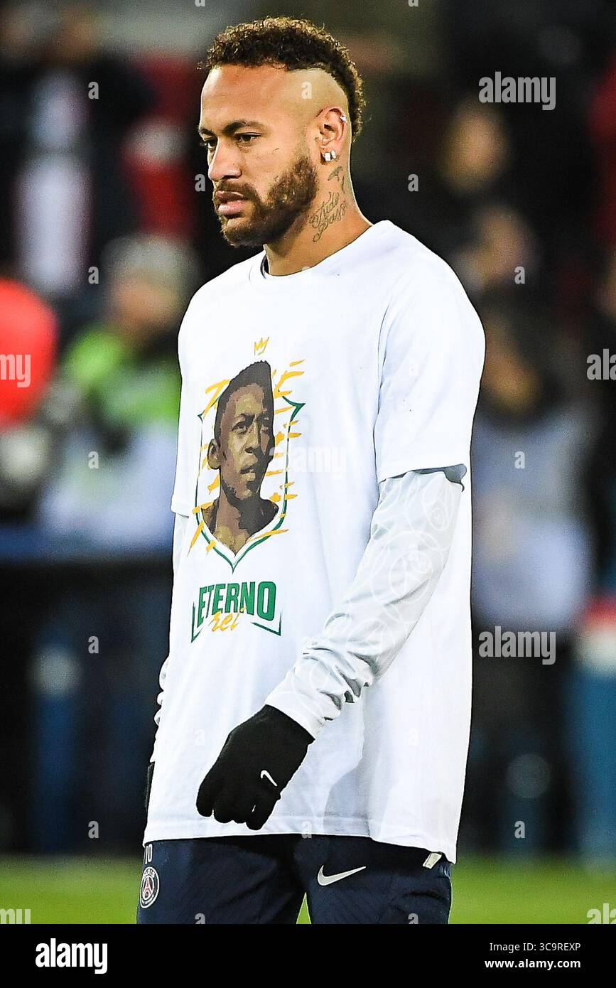 11 gennaio 2023, Parigi, Francia: NEYMAR JR del PSG con una maglia speciale in omaggio a Edson ARANTES DO NASCIMENTO (Pele) durante la partita di Ligue 1 tra Paris Saint-Germain (PSG) e Angers SCO al Parc des Princes Stadium l'11 gennaio 2023 a Parigi, Francia. (Immagine di credito: © Matthieu Mirville/ZUMA Press Wire) Foto Stock