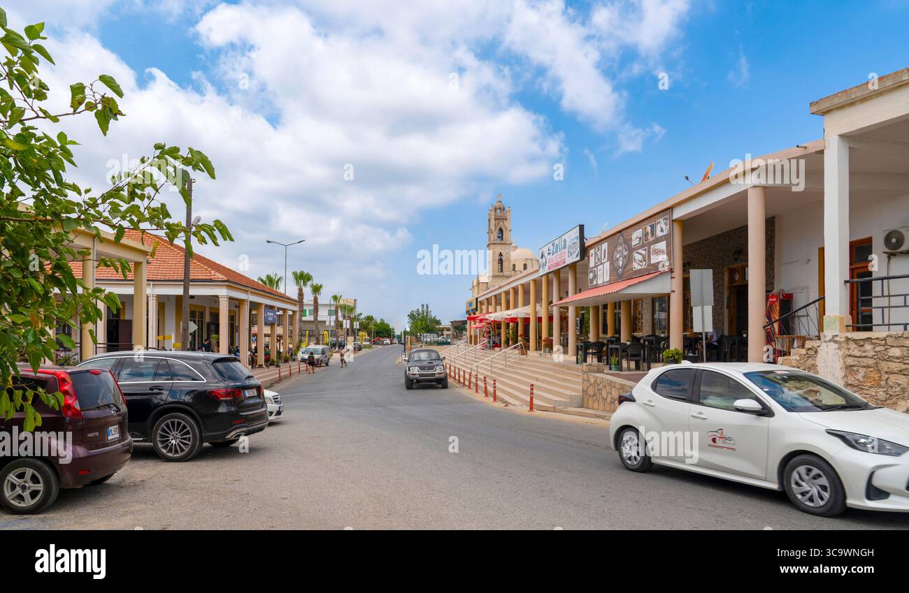 Dipkarpaz, Penisola di Karpas, Cipro del Nord - 14 luglio 2025: Vita quotidiana nel villaggio Foto Stock