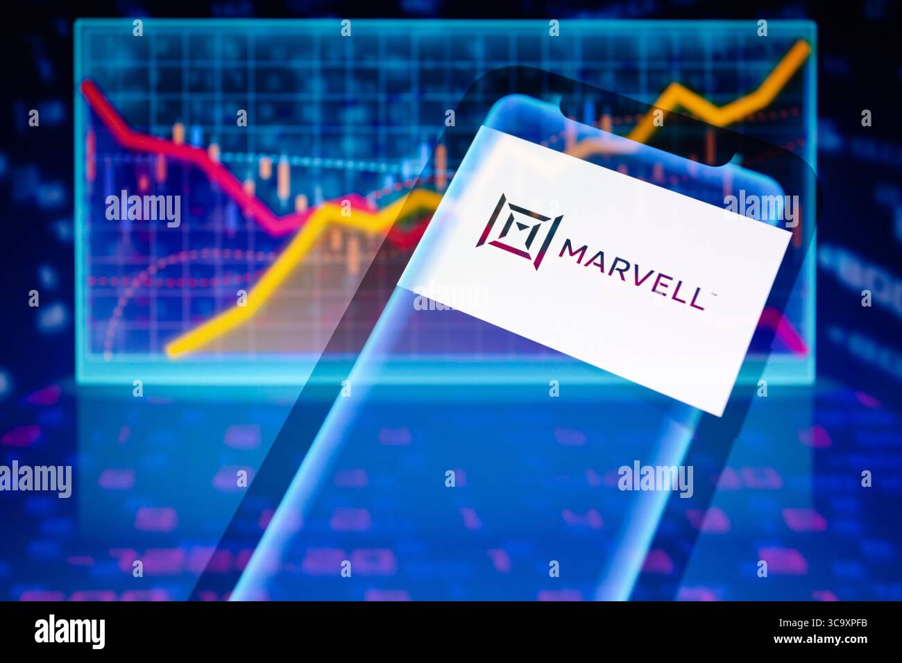 3 marzo 2023, Asuncion, Paraguay: Una vista del logo Marvell Technology, Inc. (NASDAQ: MRVL) viene visualizzata su uno smartphone con sfondo da una rappresentazione visiva di stock e grafici di linee. (Immagine di credito: © Andre M. Chang/ZUMA Press Wire) Foto Stock