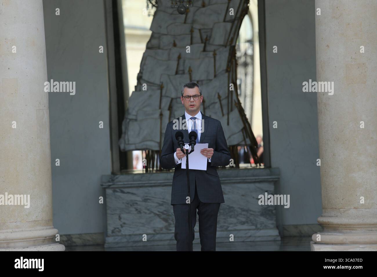 17 maggio 2017 - Parigi, Francia PARIGI- LE 17/05/2017 Annonce du Premier gouvernement d'Emmanuel Macron par Alexis Kohler ........ Alexis Kohler, Segretario generale dell'Elysee Presidentiel Palace annuncia la composizione del governo francese, il 17 maggio 2017 a Parigi, due giorni dopo la nomina a primo ministro francese. (Immagine di credito: © Sadak Souici/ZUMA Press Wire) Foto Stock