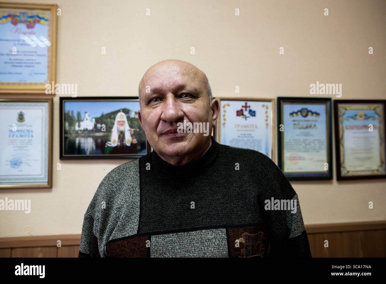 15 febbraio 2018 - Toretsk, Donbass, Ucraina - Ritratto del direttore dell'ospedale, Chuprunov Viktor Mikhailovich.Toretsk è una città mineraria nell'Oblast di Donetsk, Ucraina. La sua popolazione era di 35.296. Ospedale centrale di Toretsk è 50% civile e 50% militare è il più importante centro ospedaliero del Donbass dopo quello di Donetsk. Il suo direttore Chuprunov Viktor Mikhailovich spiega che riceve più di 200 pazienti al giorno. Il sostegno della prima emergenza internazionale è essenziale per il funzionamento dei servizi dell'ospedale. Si traduce nel sistema dei voucher, consegna gratuita dr Foto Stock
