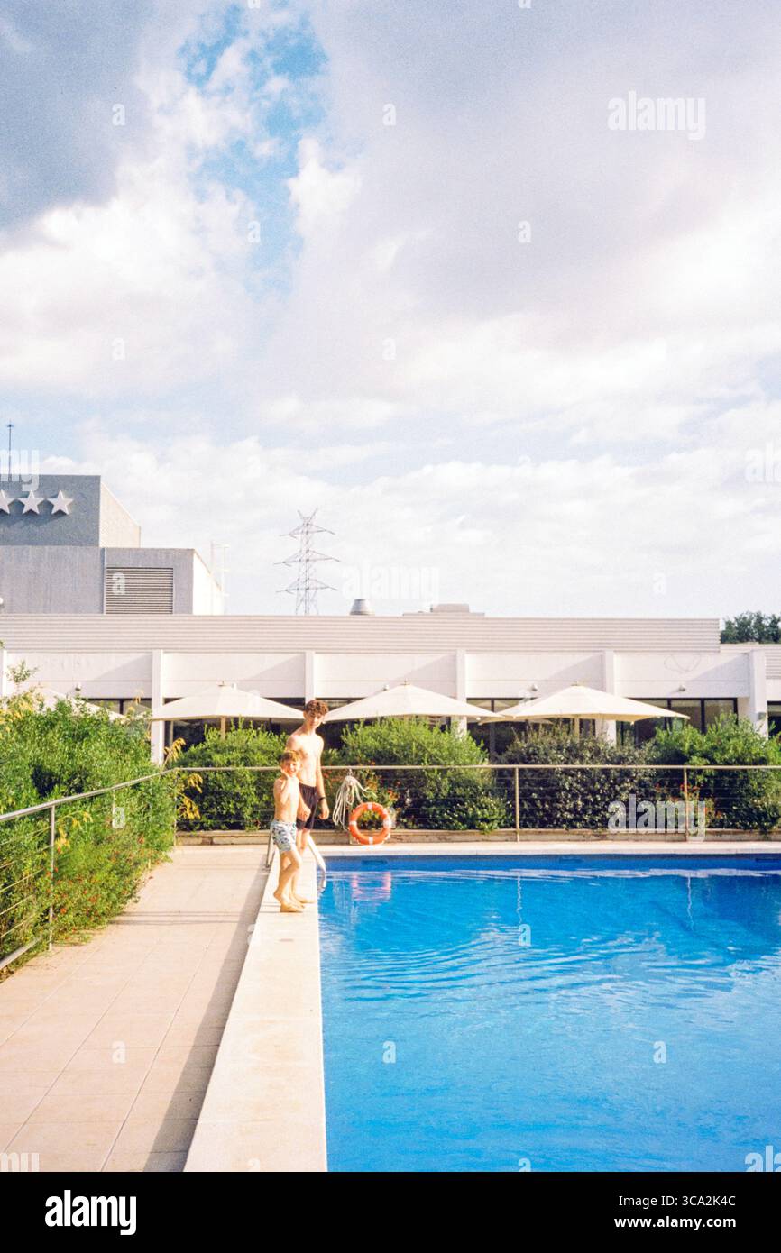 Piscina all'Eden Park Hotel, Girona, Catalogna, Spagna. Foto Stock