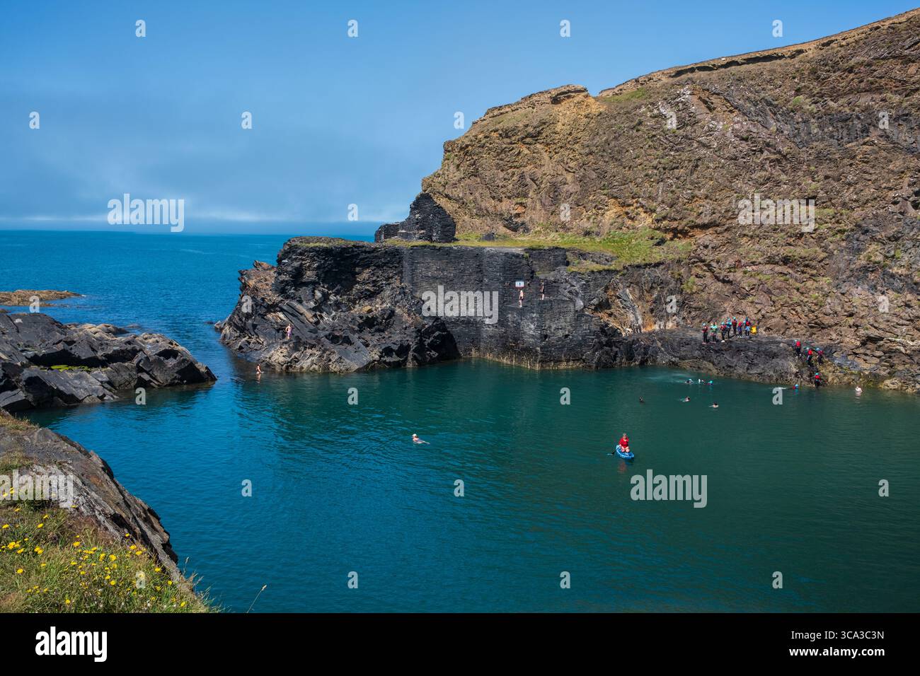 Blue Lagoon in Abereiddy, Pembrokeshire, Galles occidentale, Regno Unito Foto Stock