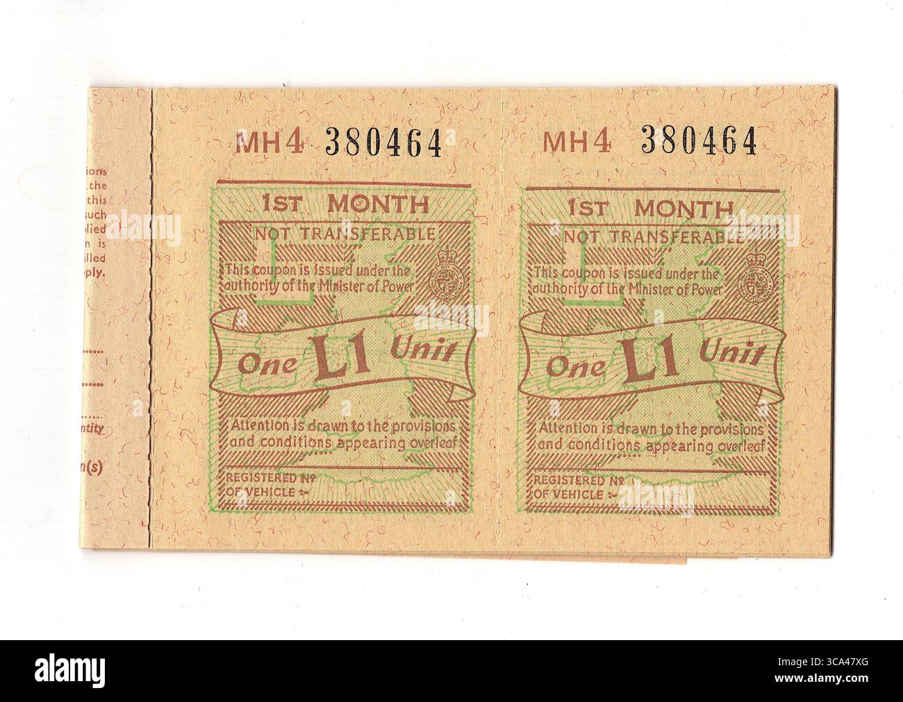 Buoni di razionamento benzina vintage del Regno Unito datati 1974 su sfondo bianco. Foto Stock