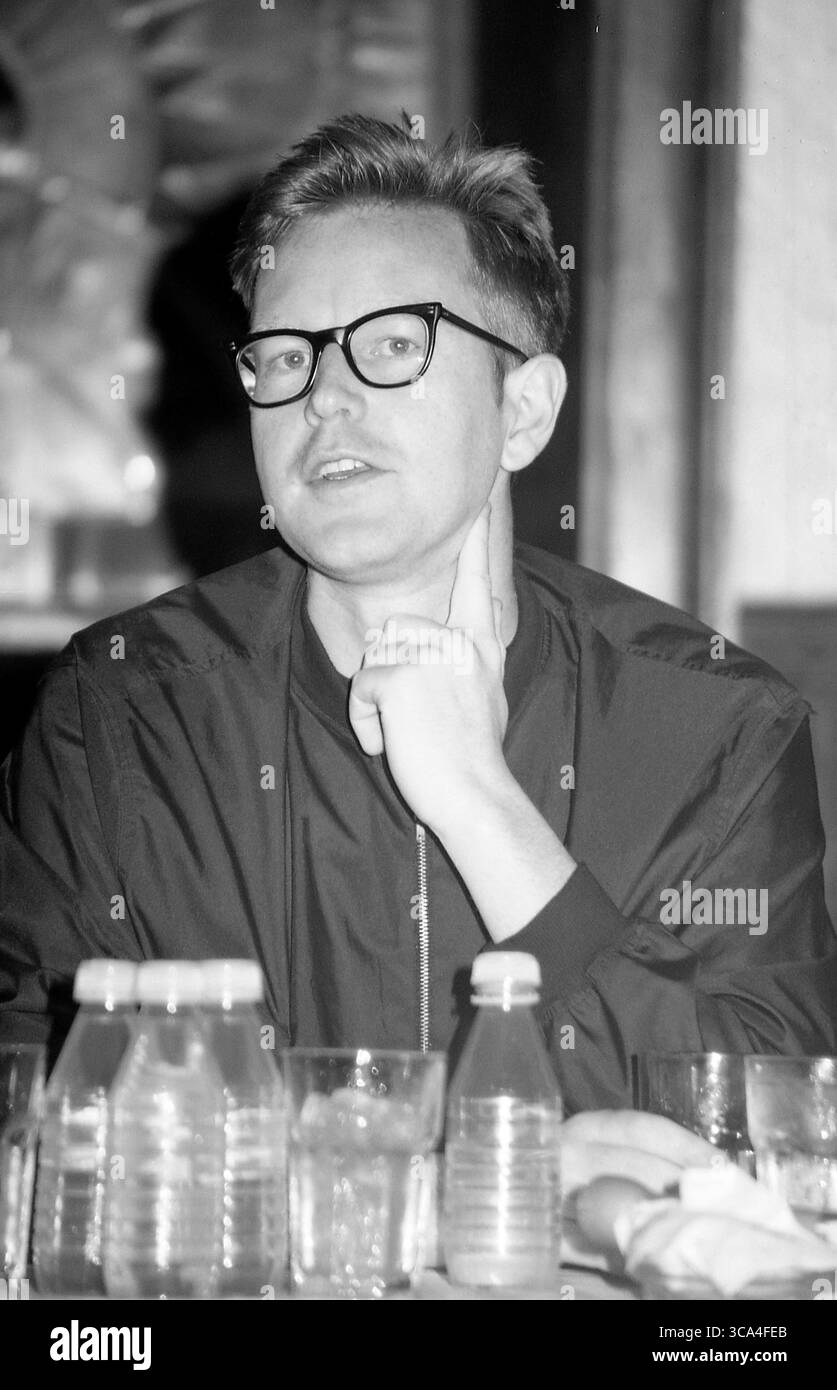 Orlando, Florida, Stati Uniti: MODALITÀ DEPECHE-ANDY FLETCHER in conferenza a sostegno del loro World Violation Tour - Hard Rock Cafe - 30 maggio 1990 (Credit Image: © Christopher Helton via ZUMA Press Wire) Foto Stock