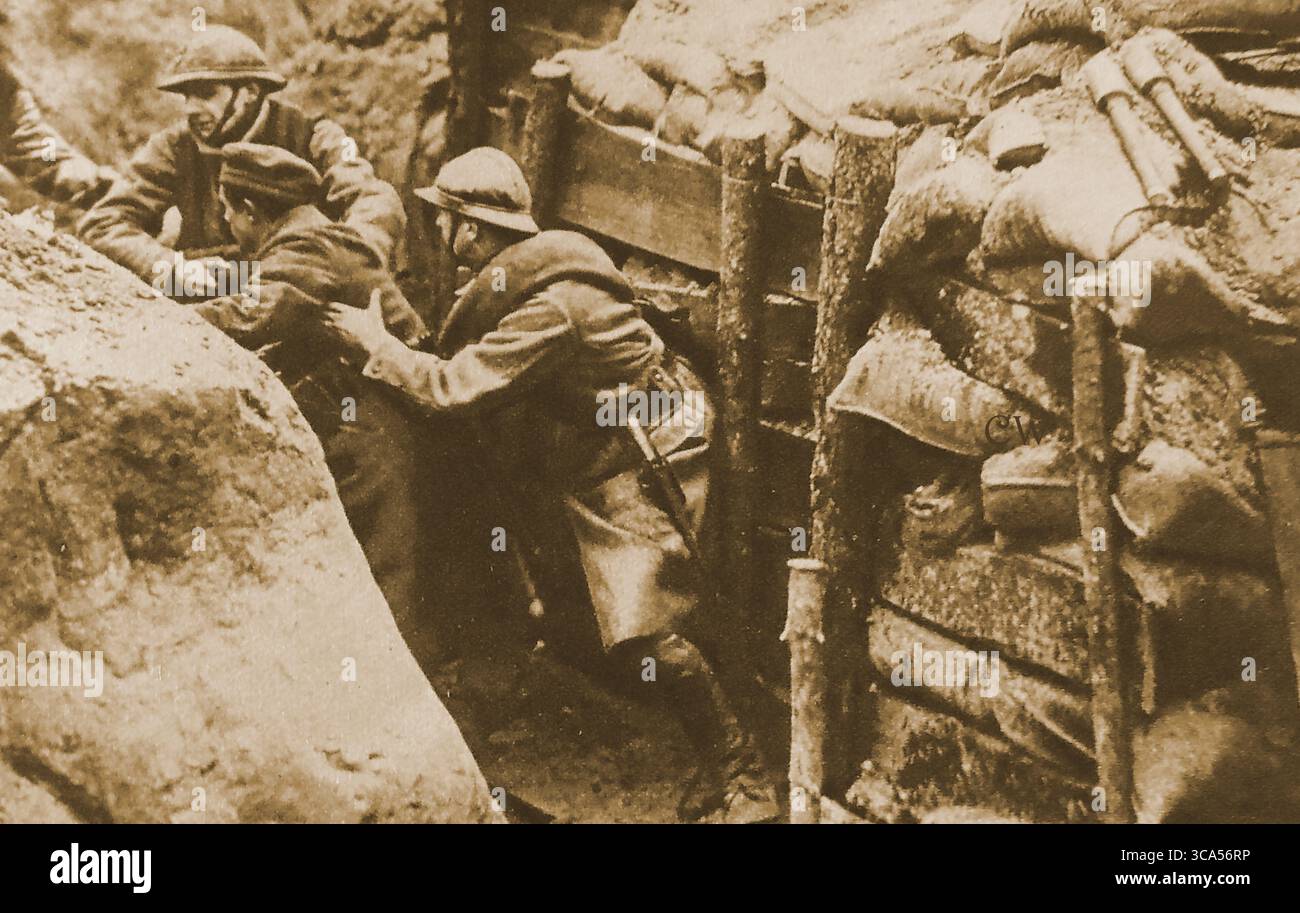 Guerra di trincea - soldati francesi nelle trincee - Stellungskrieg - Französische Soldaten in den Schützengräben - Guerre des tranchées - Soldats franais dans les tranchées Foto Stock