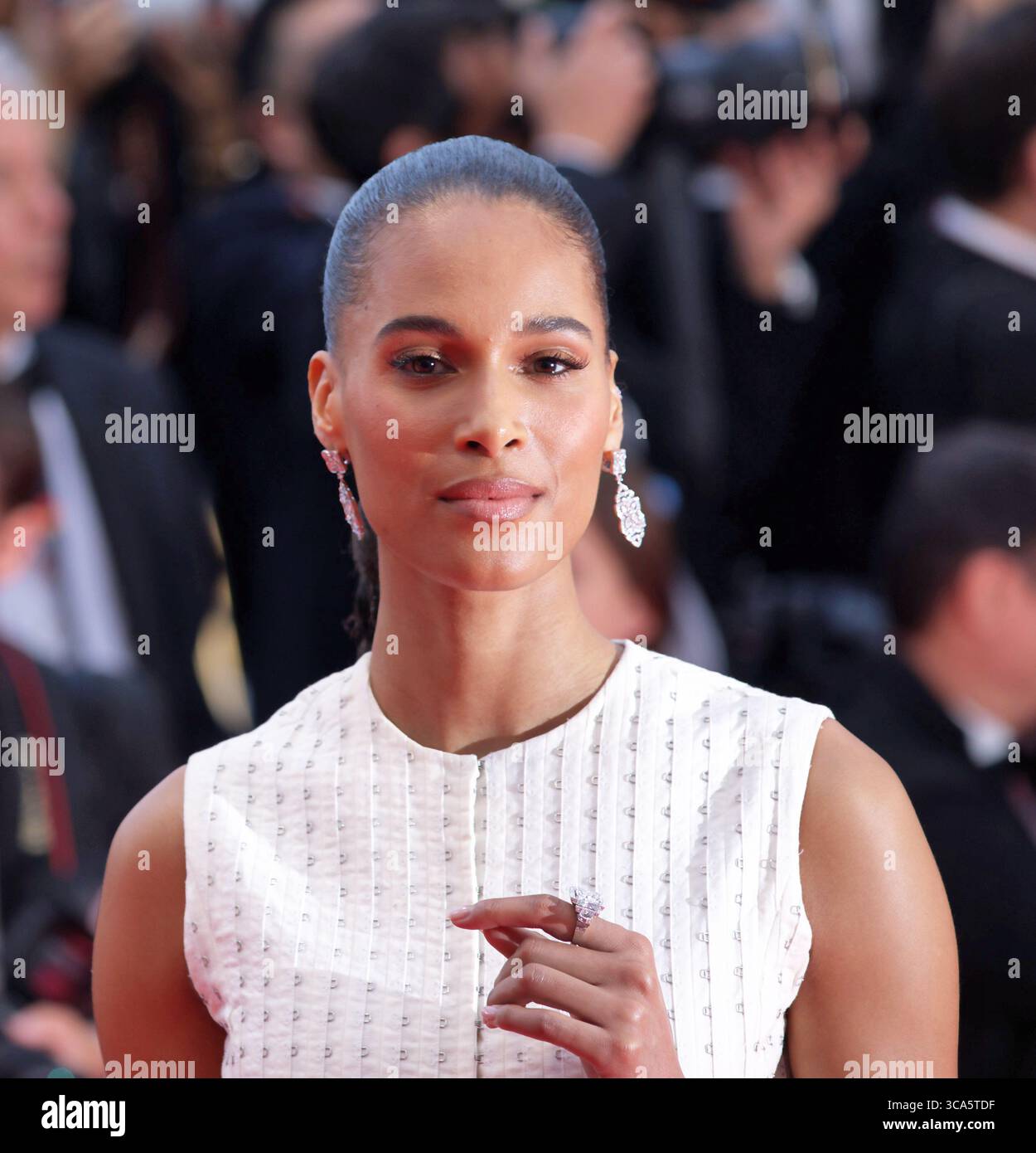 La modella francese Cindy Bruna al Festival di Cannes 2025. Foto Stock