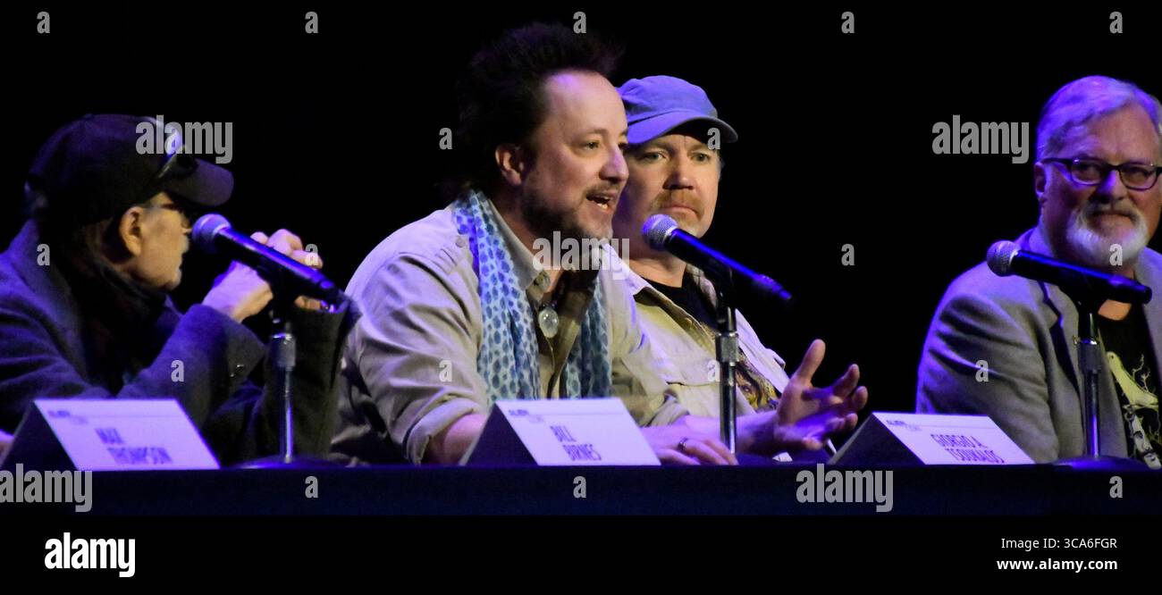 4 marzo 2023, Pasadena, California, USA: Canale storico ' il teorico dell'antico astronauta Giorgio A. Tsoukalos(C) parla ai suoi fan al Pasadena Convention Center. I misteri inspiegabili che esistono tra la scienza e la fantascienza in esso quest'anno nel contesto dei recenti avvistamenti di UFO nello spazio aereo americano, alcuni dei quali sono stati infine identificati, ma hanno comunque suscitato un nuovo interesse per tutte le cose non identificate. (Credit Image: © Gene Blevins/ZUMA Press Wire)4 marzo 2023, Pasadena, California, Stati Uniti: Foto Stock