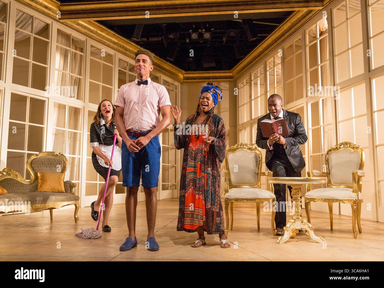 l-r: Michelle Bonnard (Dorita), Karl Queensborough (Gumper), Ayesha Antoine (Afreeka Organdy), Lucian Msamati (Toof) in A WOLF in SNAKESKIN SHOES di Marcus Gardley al Tricycle Theatre, Londra NW6 14/10/2015 o 'The Gospel of Tartuffe' dopo Moliere compositori: Ben & Max Ringham direttore musicale: Nigel Lilley design: Tom Pioreal Piham Foto Stock