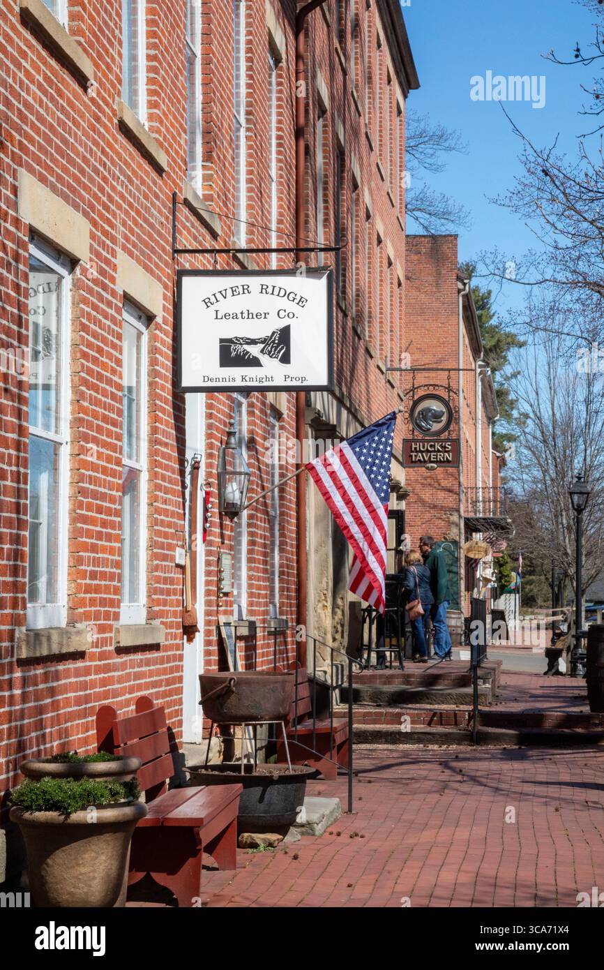 Coshocton, Ohio - storico villaggio di Roscoe, un porto lungo l'Ohio e il canale Erie che è stato restaurato e trasformato in un'attrazione turistica. Foto Stock