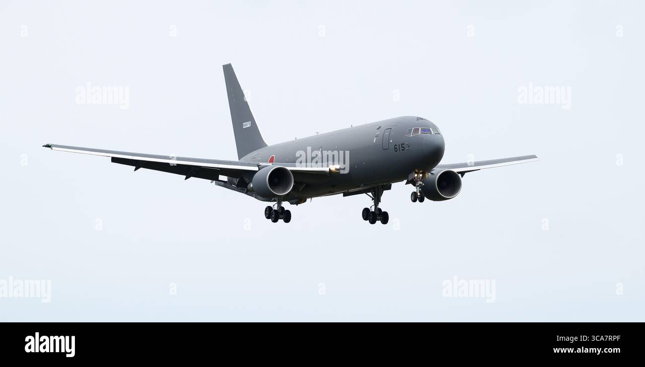 Everett, WA, Stati Uniti d'America - 18 luglio 2025; Boeing KC-46A aereo militare per la Japan Air Self Defense Force Foto Stock