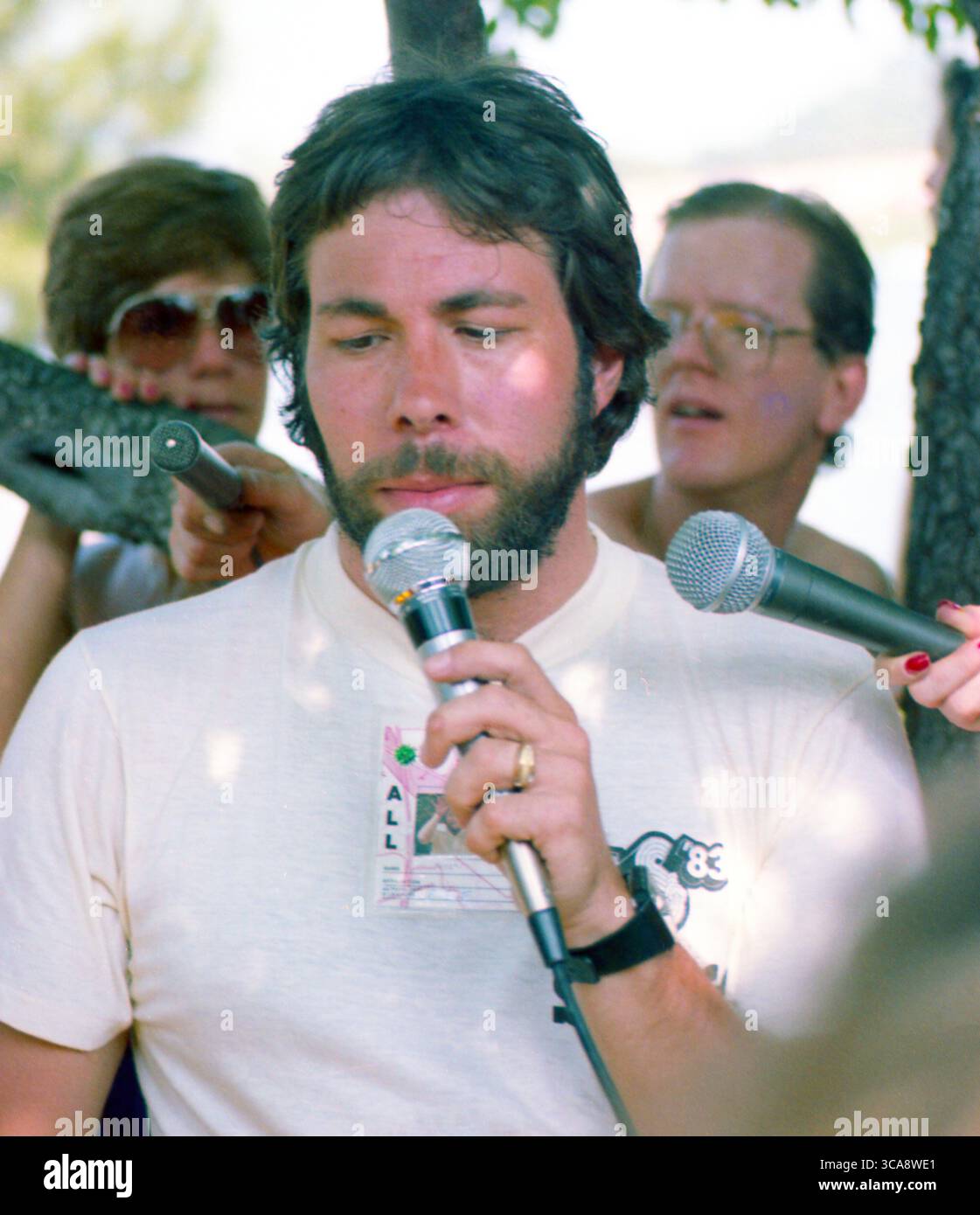 San Bernardino, California, USA: STEVE WOZNIAK che tiene la conferenza stampa durante il primo giorno del Festival USA - Glen Helen Regional Park - 28 maggio 1983 (Credit Image: © Christopher Helton via ZUMA Press Wire) Foto Stock