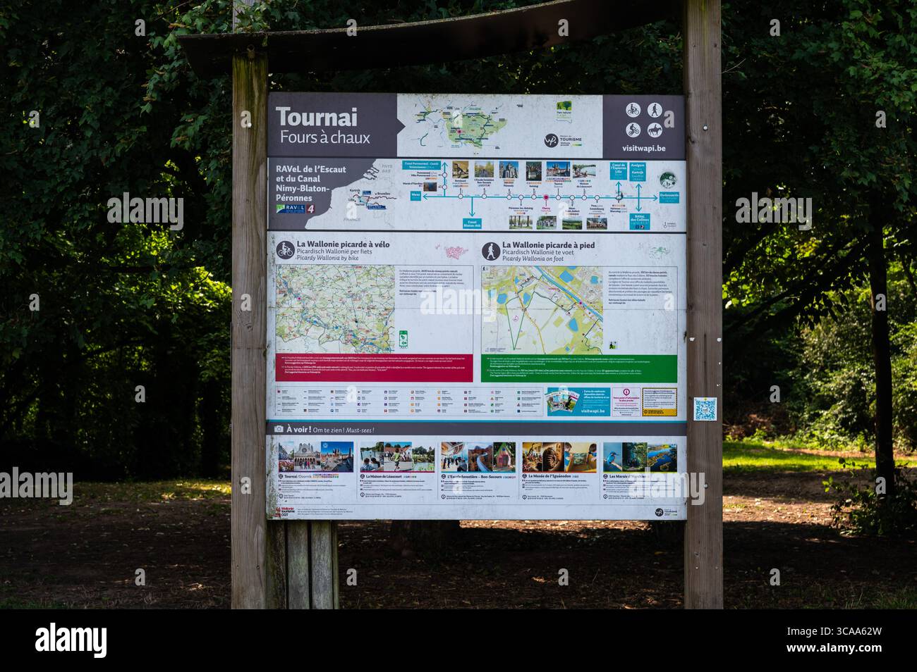 Ravel mappa degli itinerari ciclabili per il turismo locale a Tournai, Hainaut, Belgio 12 luglio 2025 Foto Stock