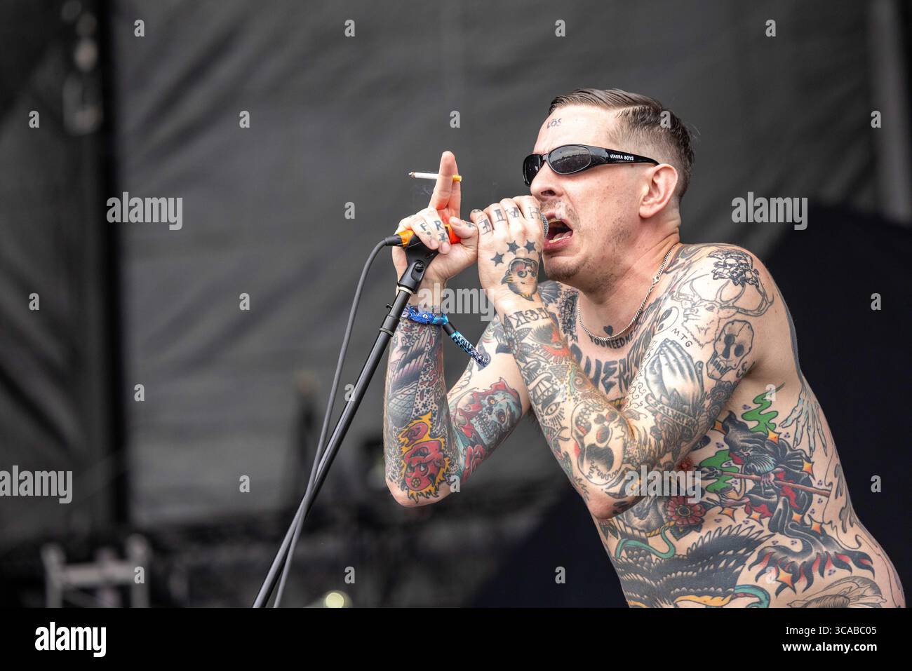 16 settembre 2023, Chicago, Illinois, Stati Uniti: SEBASTIAN MURPHY dei Viagra Boys durante il Riot Fest Music Festival al Douglass Park di Chicago, Illinois (immagine di credito: © Daniel DeSlover/ZUMA Press Wire) Foto Stock