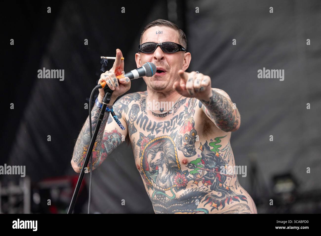16 settembre 2023, Chicago, Illinois, Stati Uniti: SEBASTIAN MURPHY dei Viagra Boys durante il Riot Fest Music Festival al Douglass Park di Chicago, Illinois (immagine di credito: © Daniel DeSlover/ZUMA Press Wire) Foto Stock