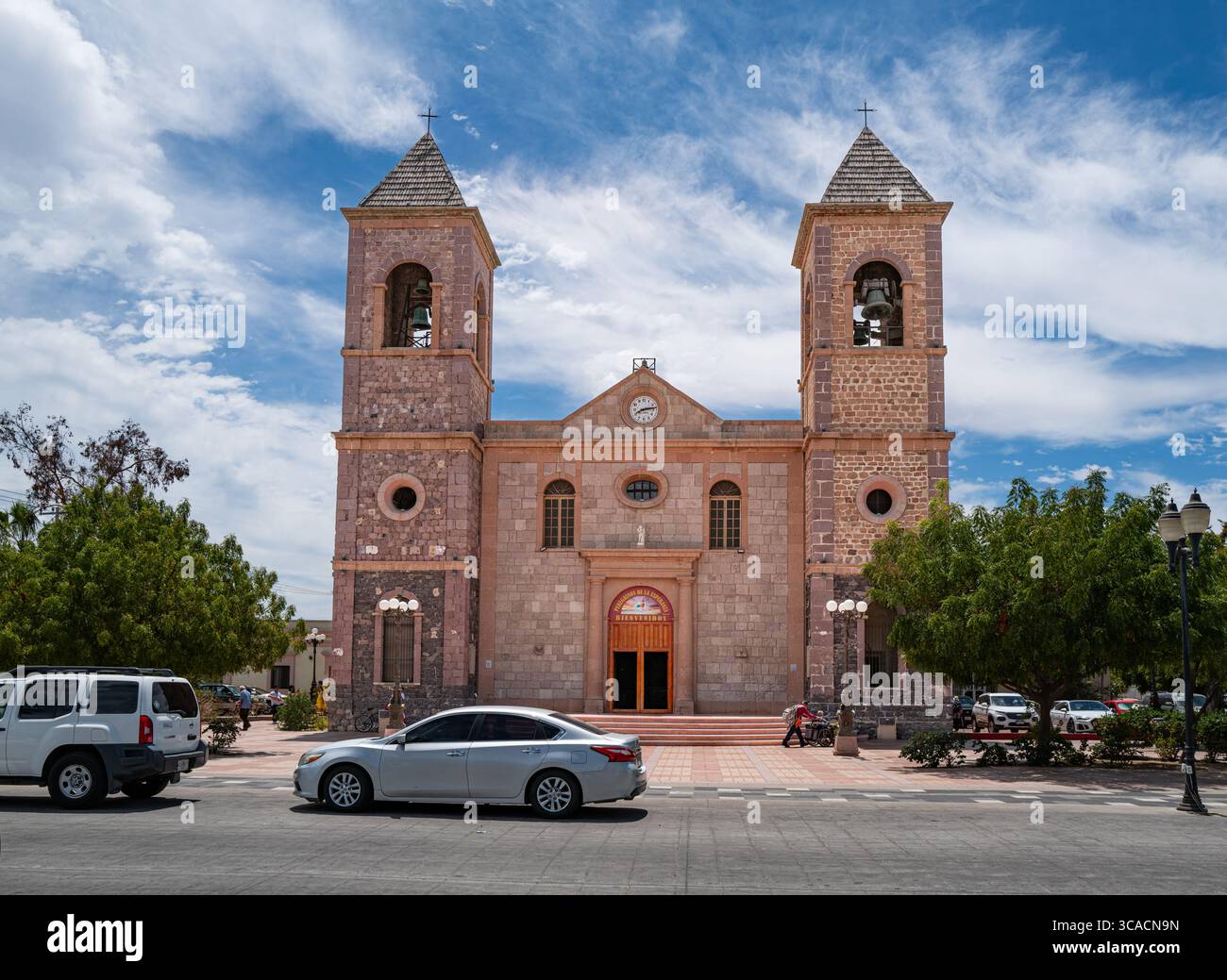 Facciata esterna della Iglesia de Nuestra Señora la Reina de los Ángeles, comunemente nota come la Placita o Plaza Church. Foto Stock